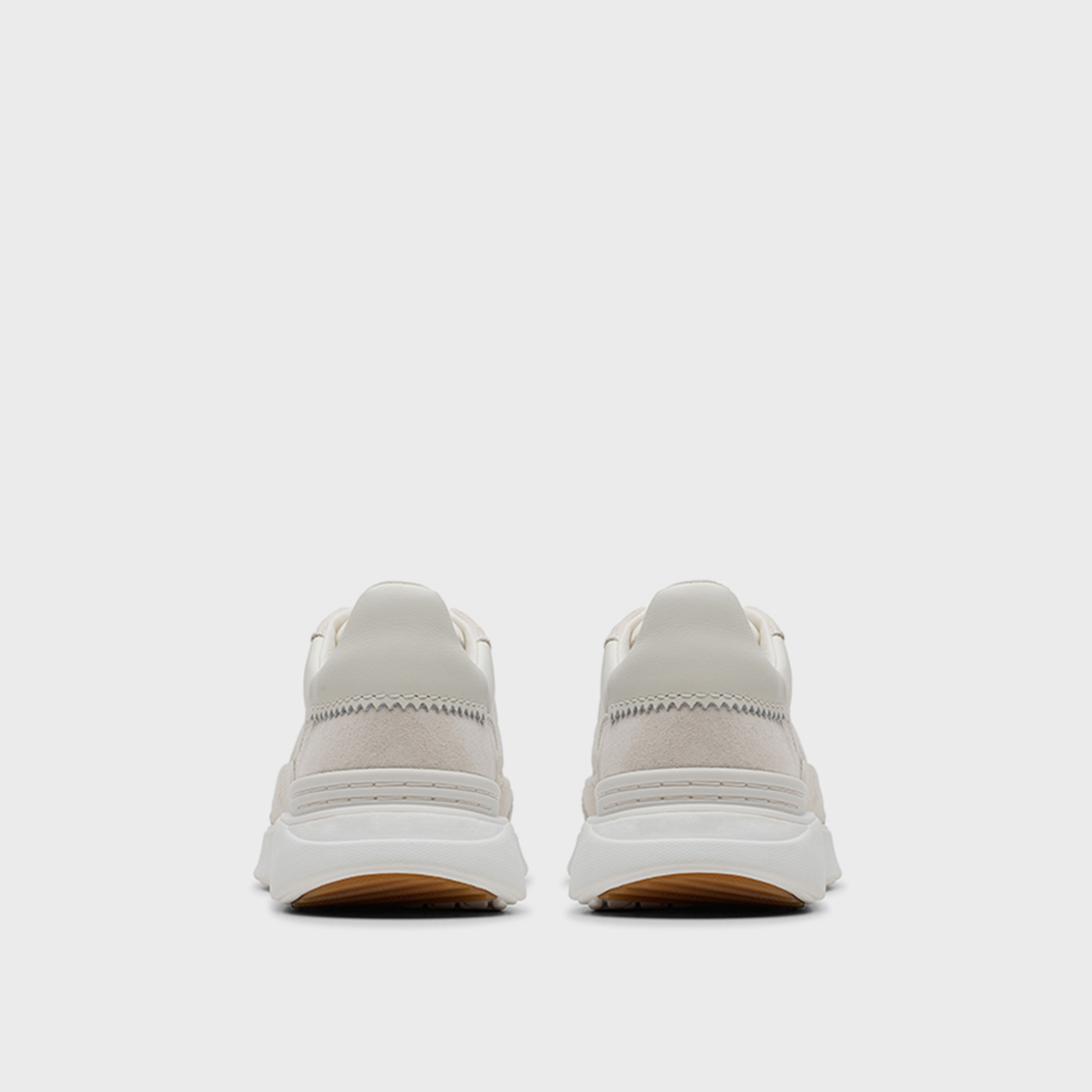 كلاركس- حذاء رياضي كاحل منخفض ورباط للرجال | 26179691-men-shoes-sneakers-image-4