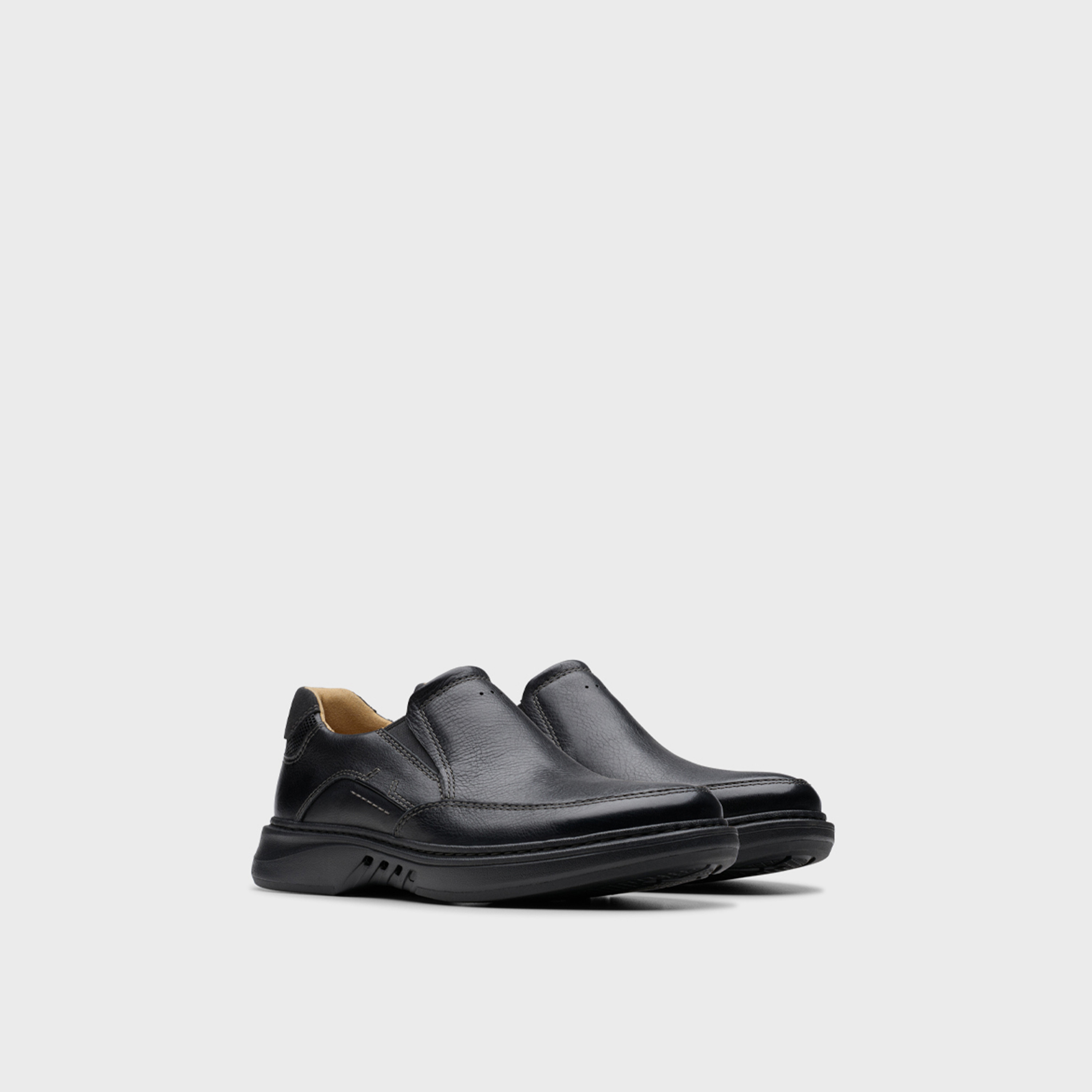 كلاركس- حذاء لوفر سهل الارتداء للرجال | 26179984-men-shoes-formalshoes-image-1