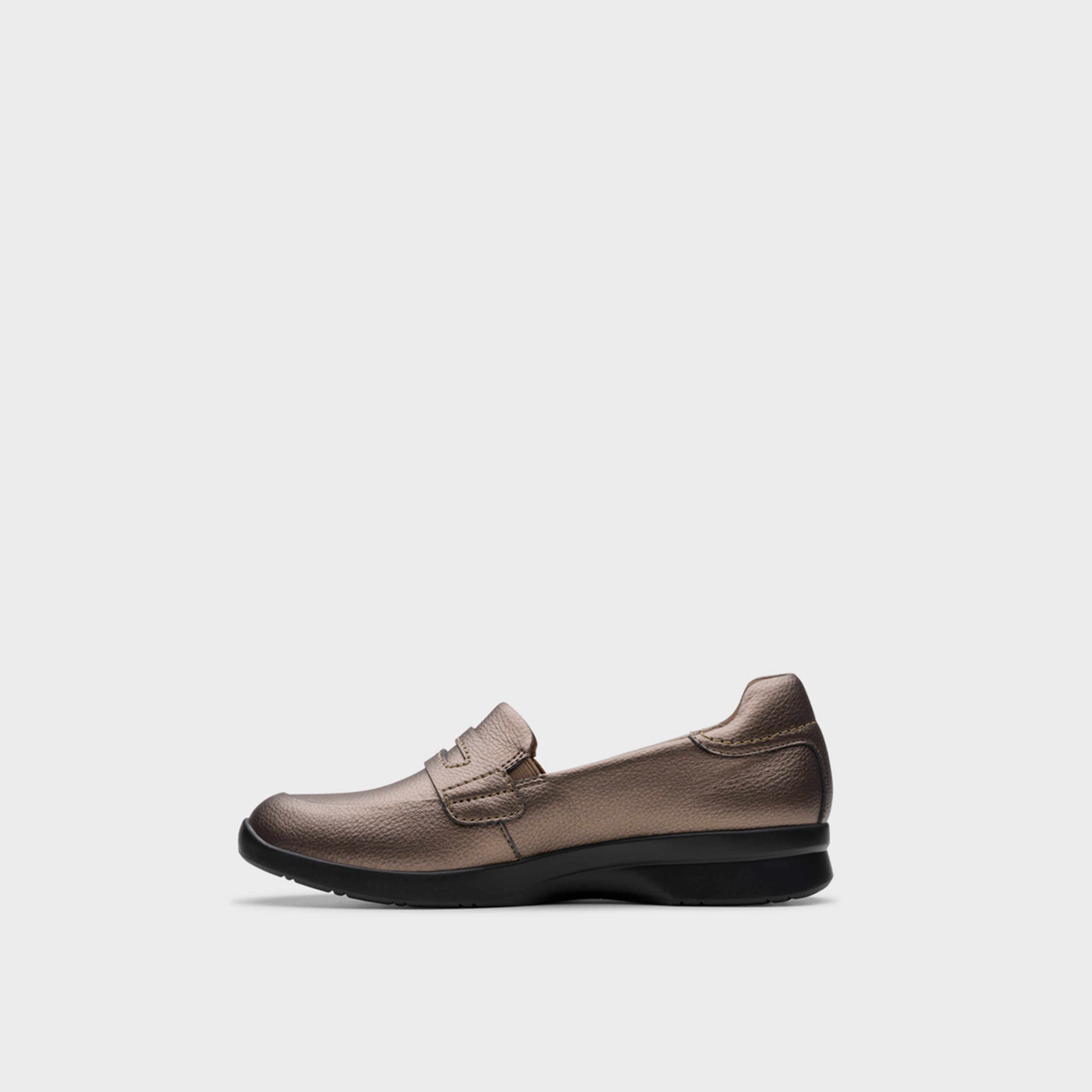 كلاركس- حذاء لوفر للنساء سهل الارتداء  | 26180091-women-shoes-loafersandmoccasins-image-2