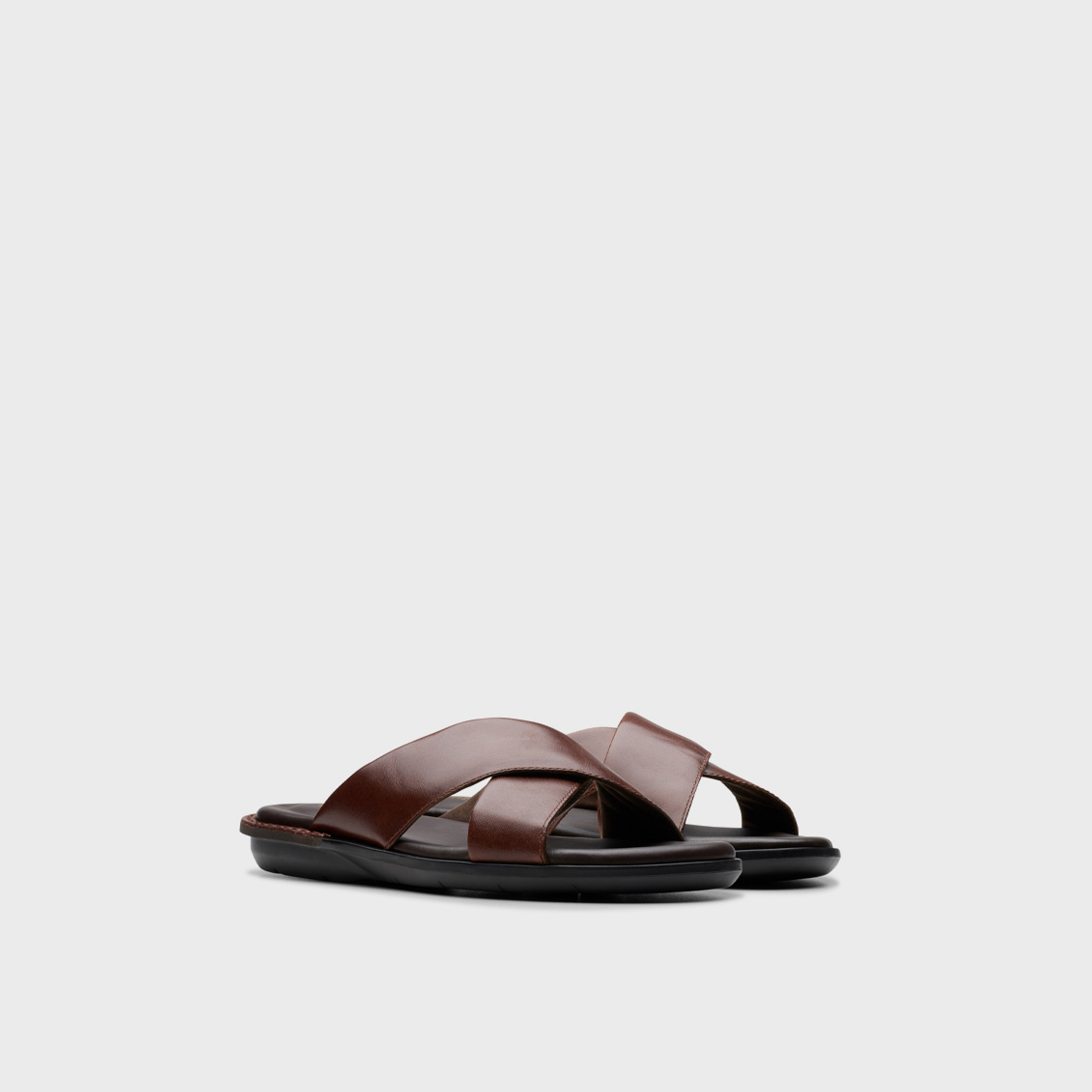 كلاركس- صندل سهل الارتداء للرجال | 26180122-men-shoes-sandals-image-1