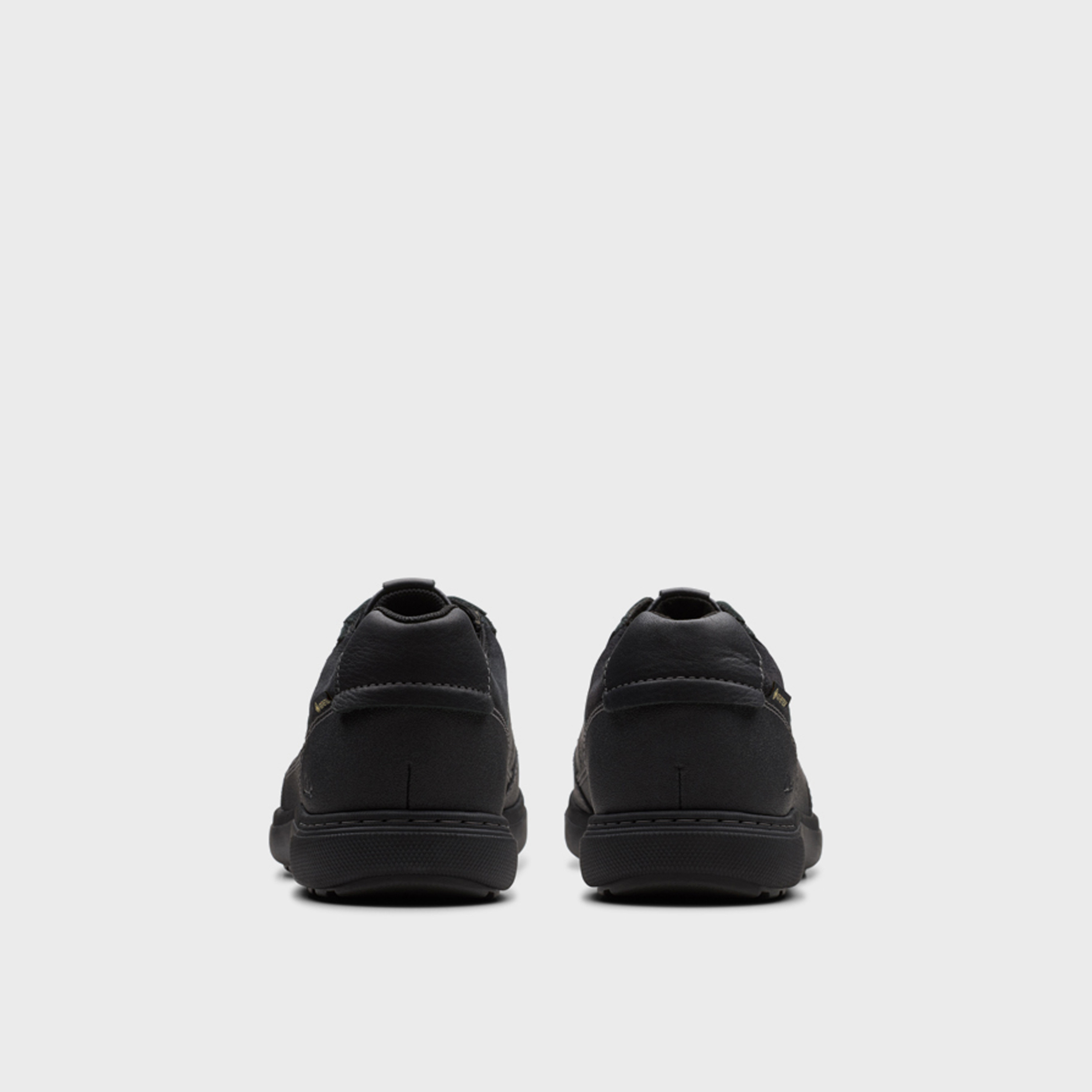 كلاركس- حذاء رياضي كاحل منخفض ورباط للرجال | 26180265-men-shoes-sneakers-image-4