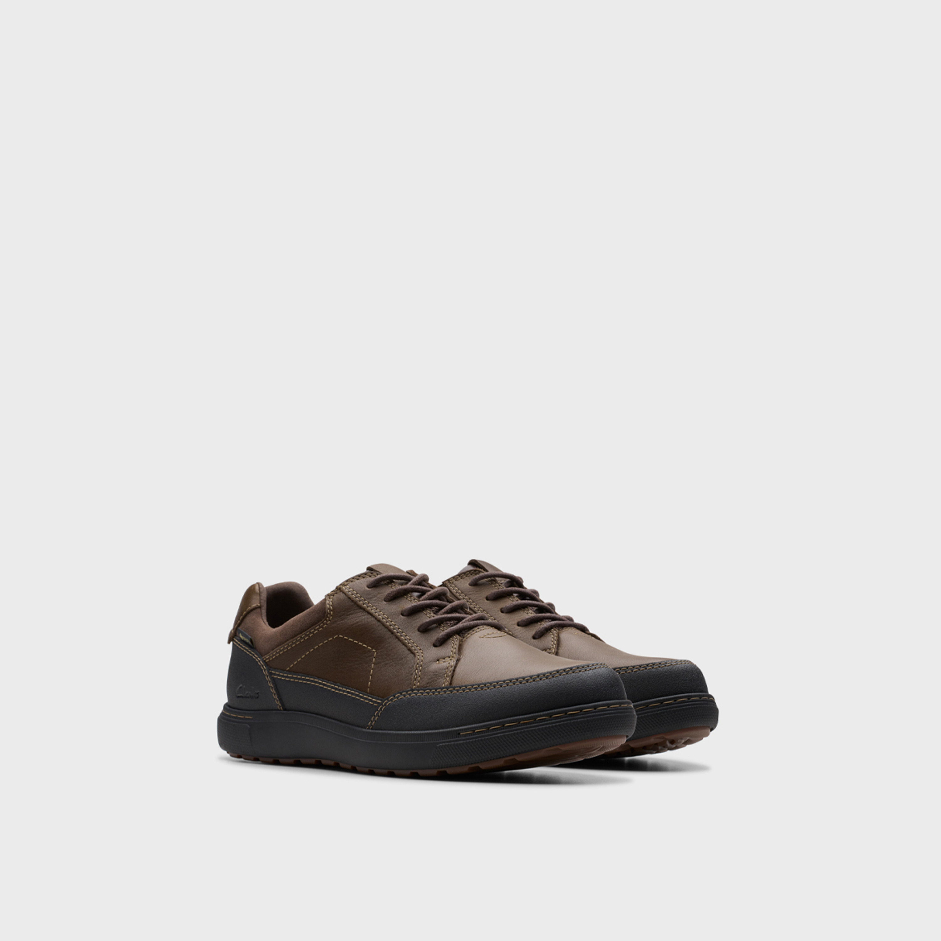 كلاركس- حذاء رياضي كاحل منخفض ورباط للرجال | 26180266-men-shoes-sneakers-image-1