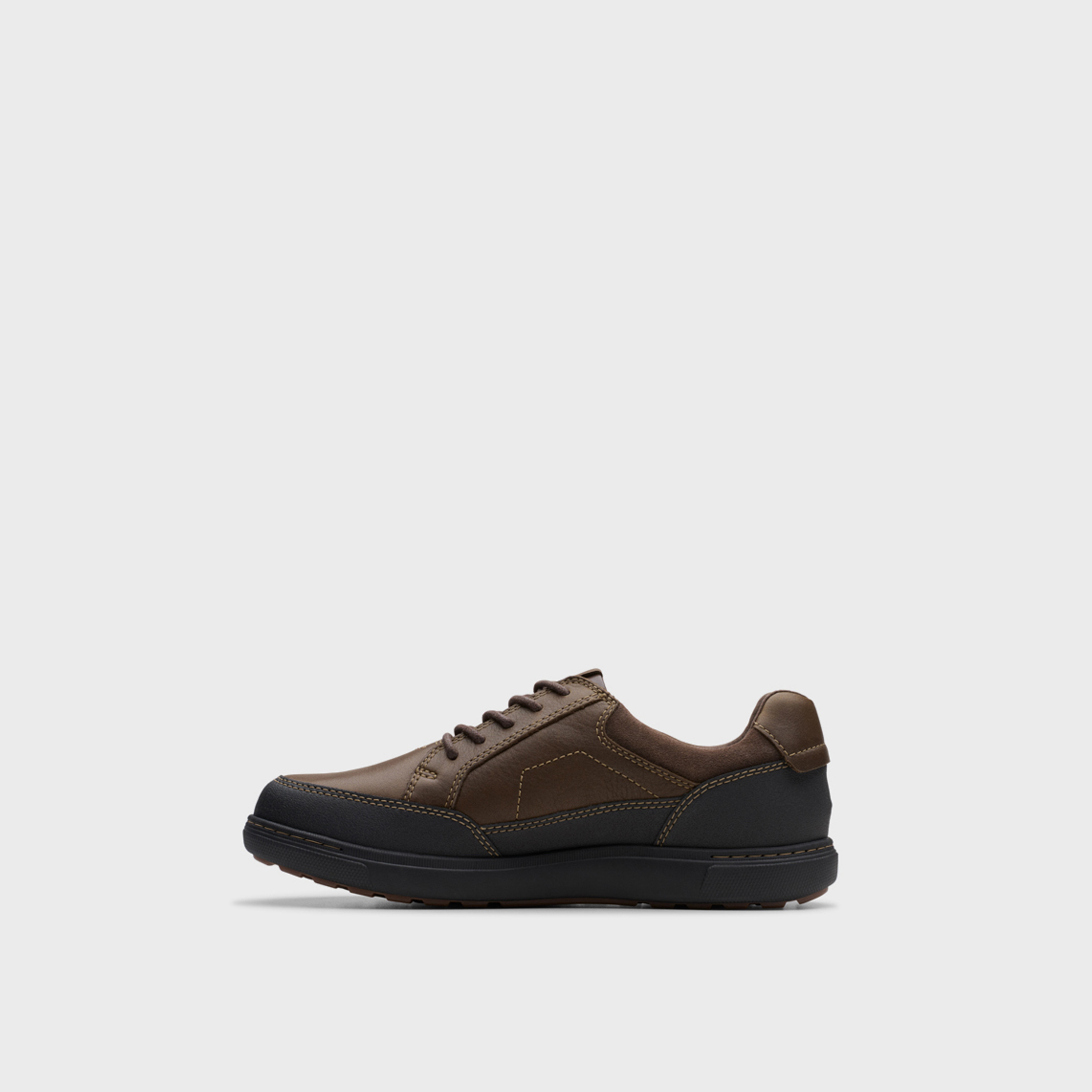 كلاركس- حذاء رياضي كاحل منخفض ورباط للرجال | 26180266-men-shoes-sneakers-image-2