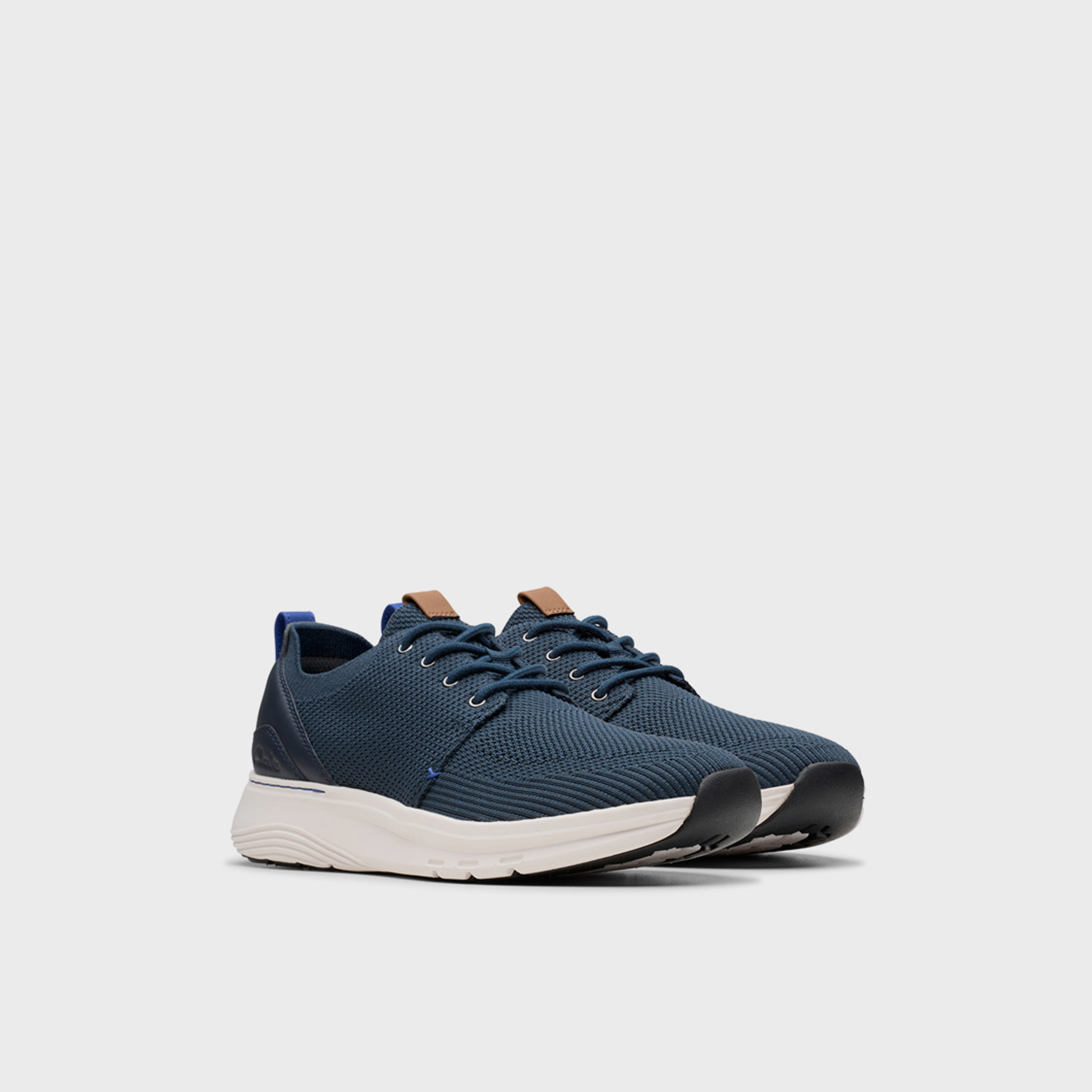 حذاء كلاركس رجالي برباط من موشن تريك إم إكس منخفض الكاحل | 26181984-men-shoes-sneakers-image-1