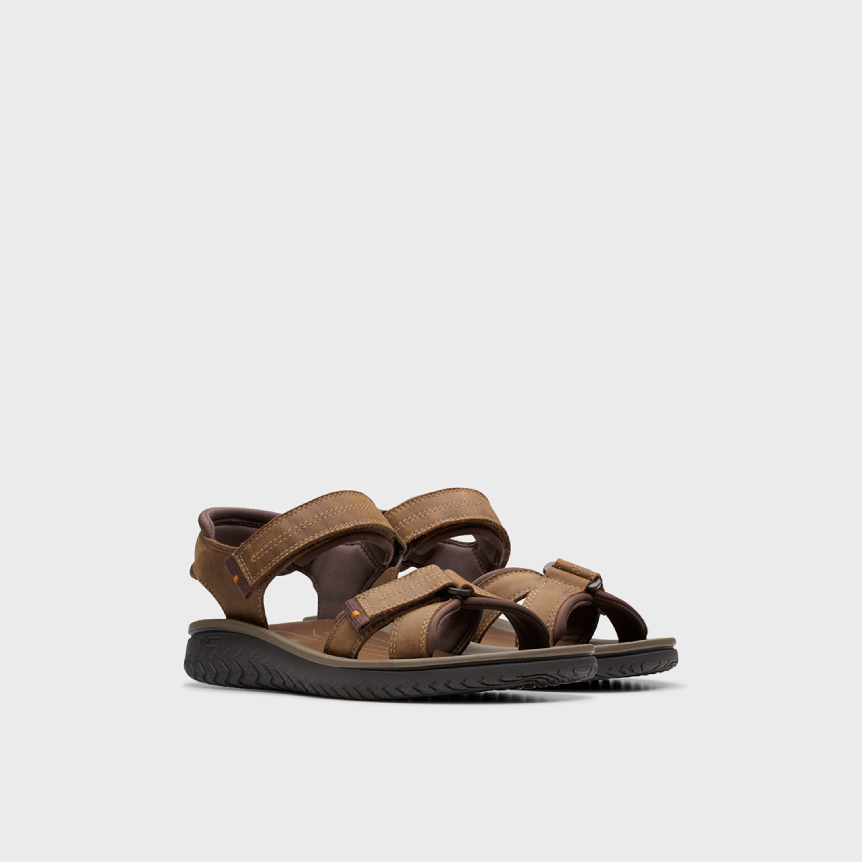 صندل ويسلي شور ذو الأشرطة المتقاطعة من كلاركس للرجال | 26182009-men-shoes-sandals-image-1