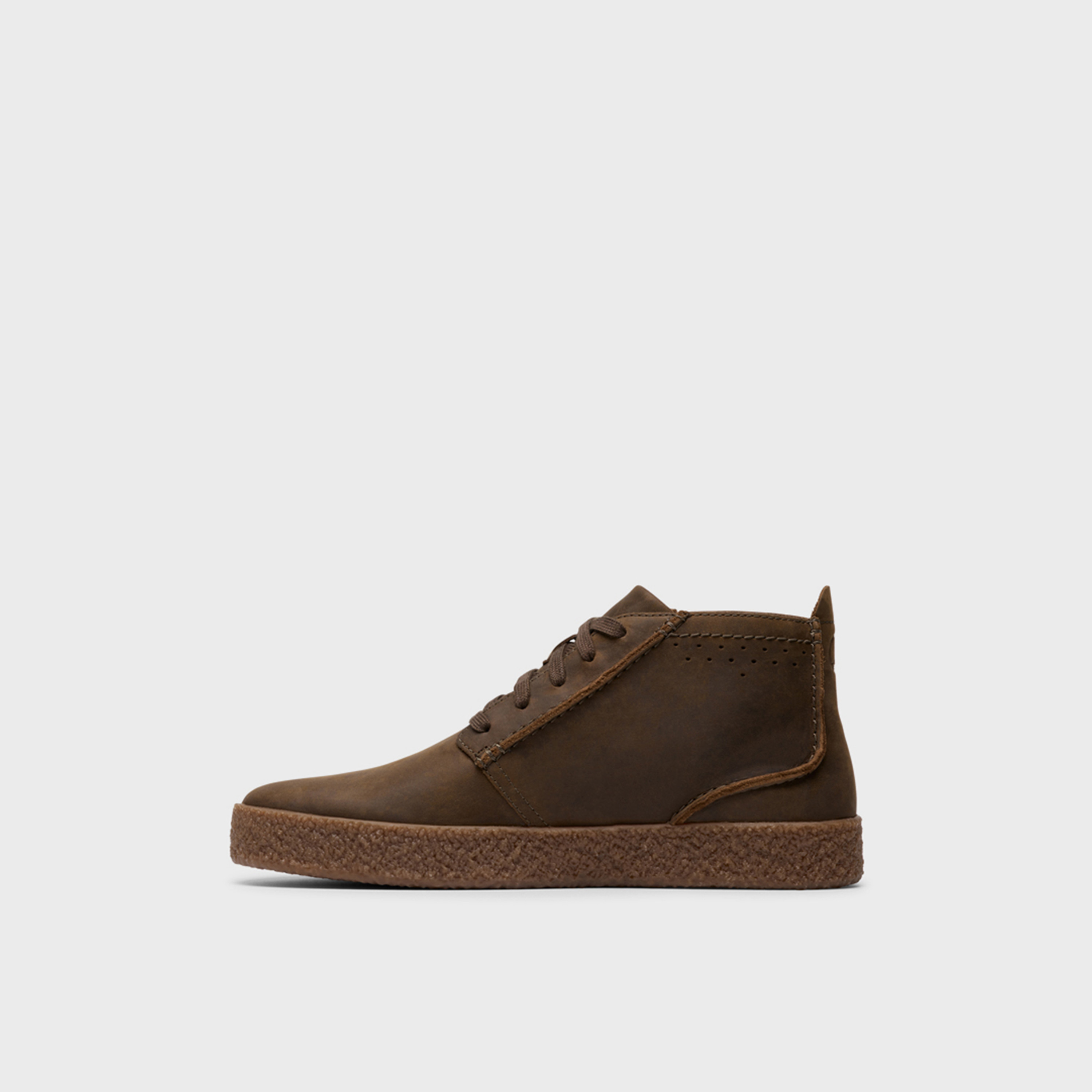 كلاركس - حذاء تشوكا ستريثيل ميد رجالي برباط متوسط الطول | 26183414-men-shoes-boots-image-3
