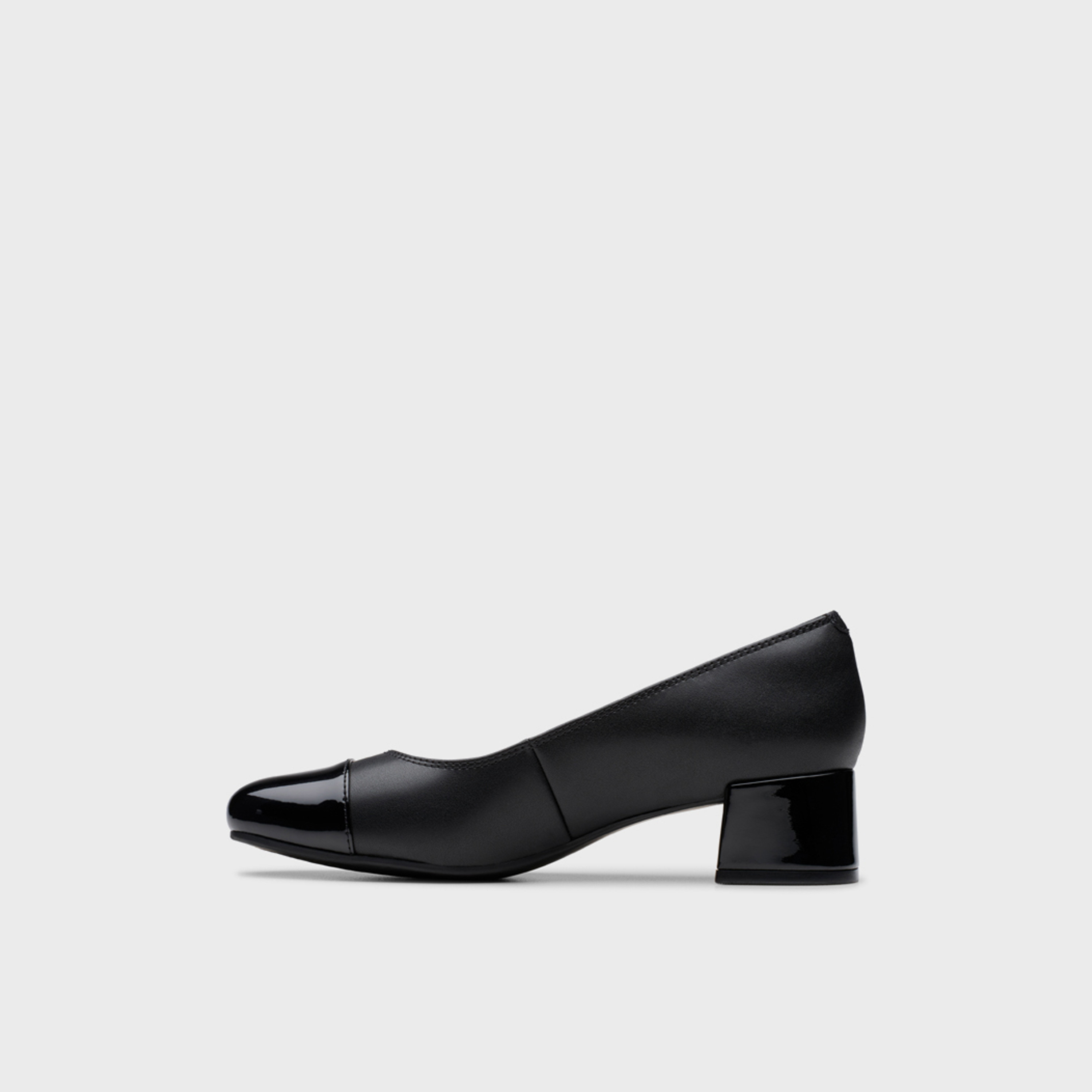 كلاركس - حذاء نسائي جلدي سهل الارتداء بكعب عريض | 26184204-women-shoes-heels-image-2