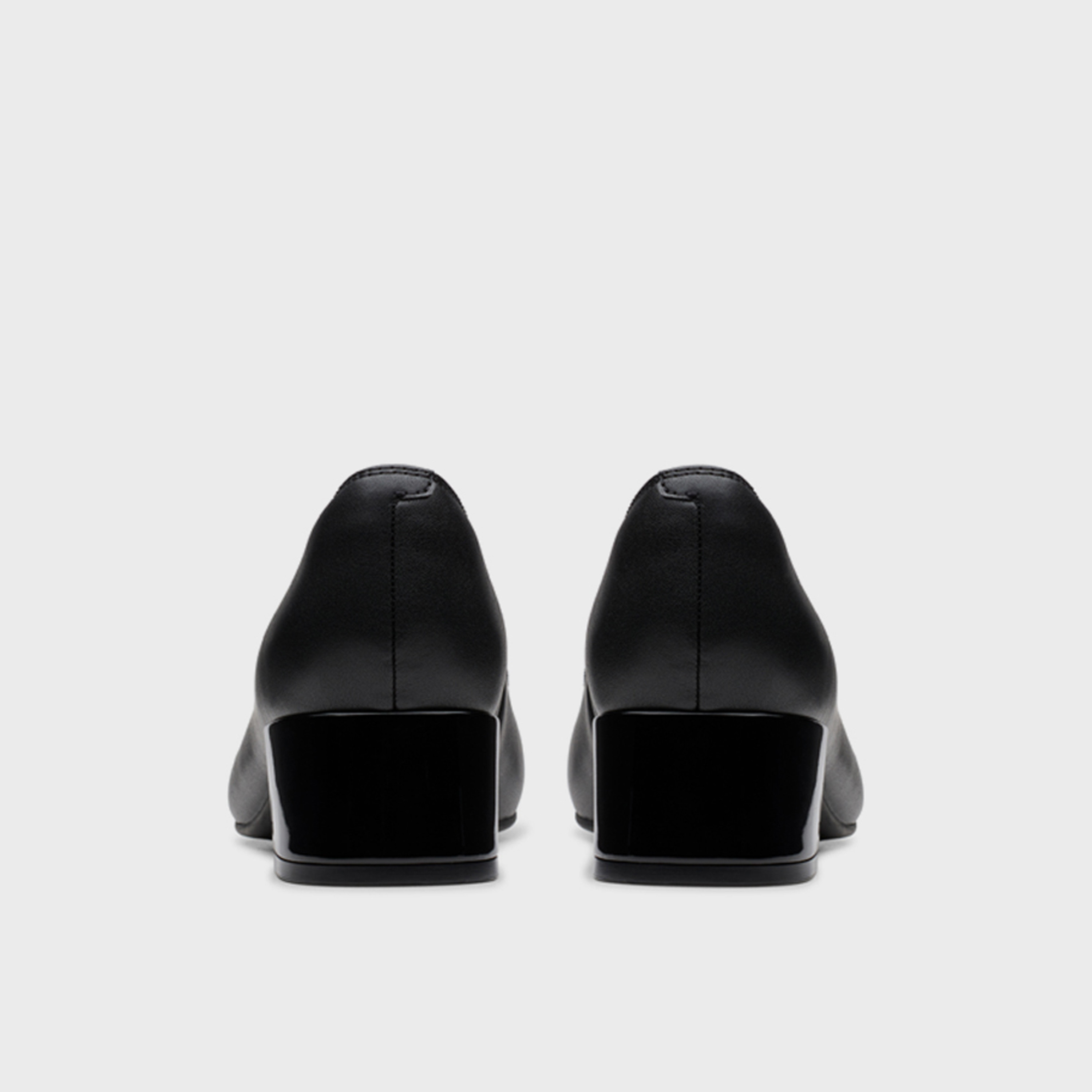 كلاركس - حذاء نسائي جلدي سهل الارتداء بكعب عريض | 26184204-women-shoes-heels-image-3
