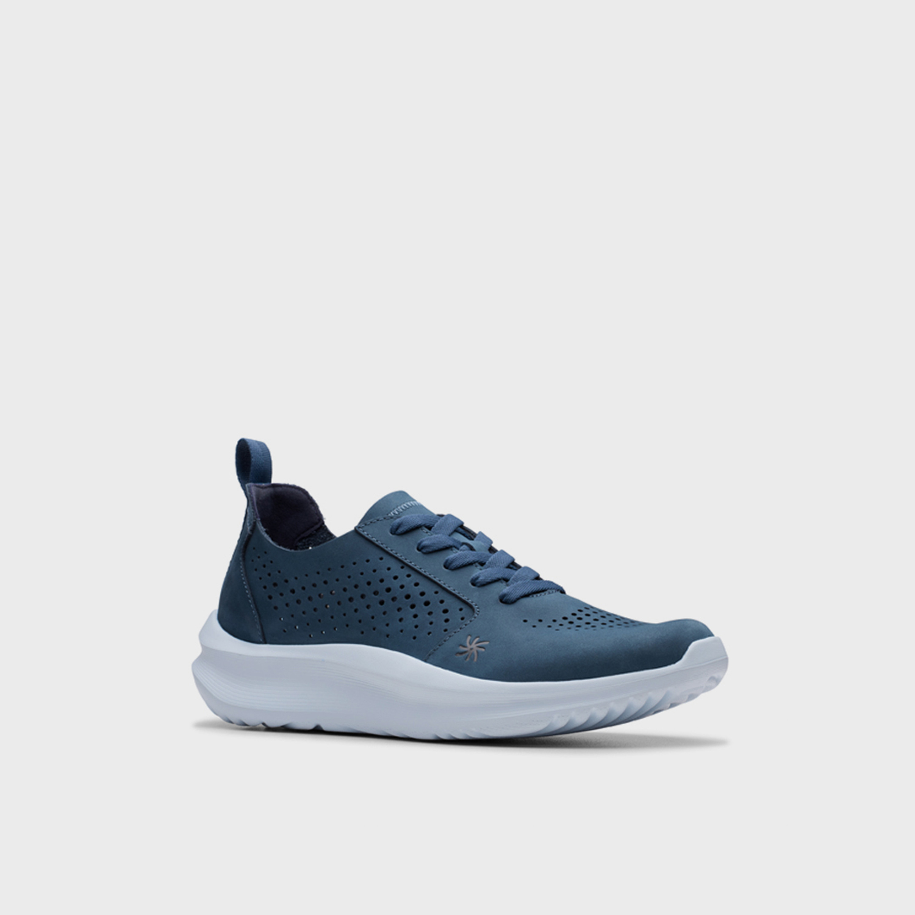 كلاركس - حذاء رياضي نسائي جلد النوبوك برباط كاحل منخفض | 26184287-women-shoes-sneakers-image-1