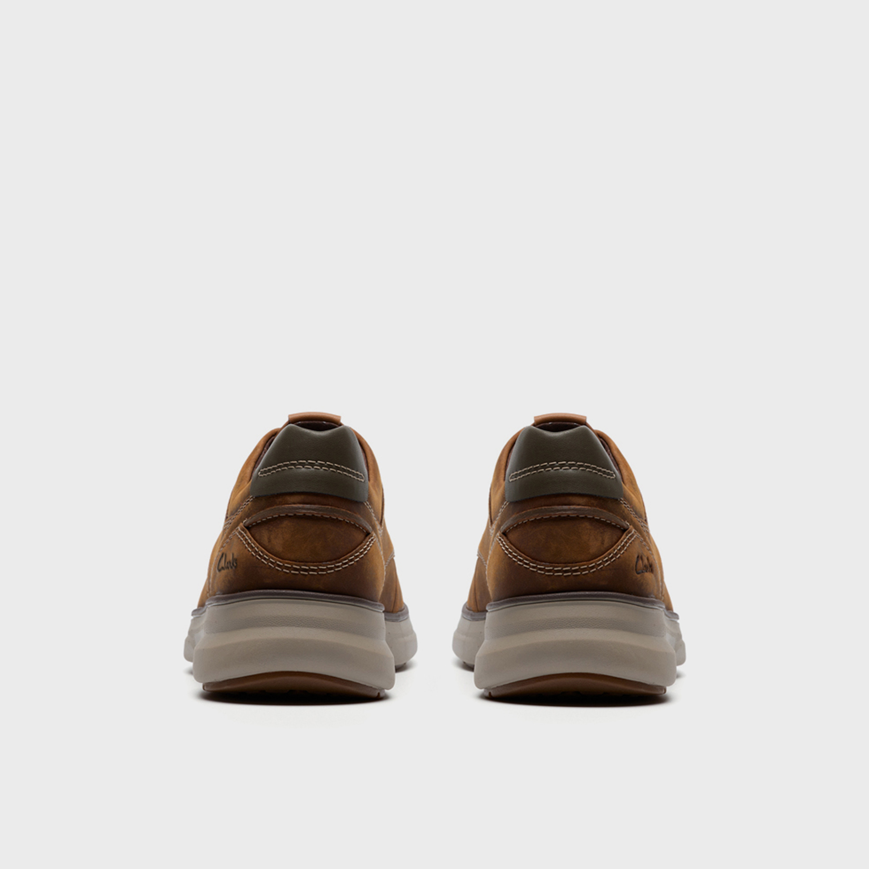 حذاء مولان موك للرجال من كلاركس، بنمط ربط الأربطة | 26184427-men-shoes-loafersandmoccasins-image-5