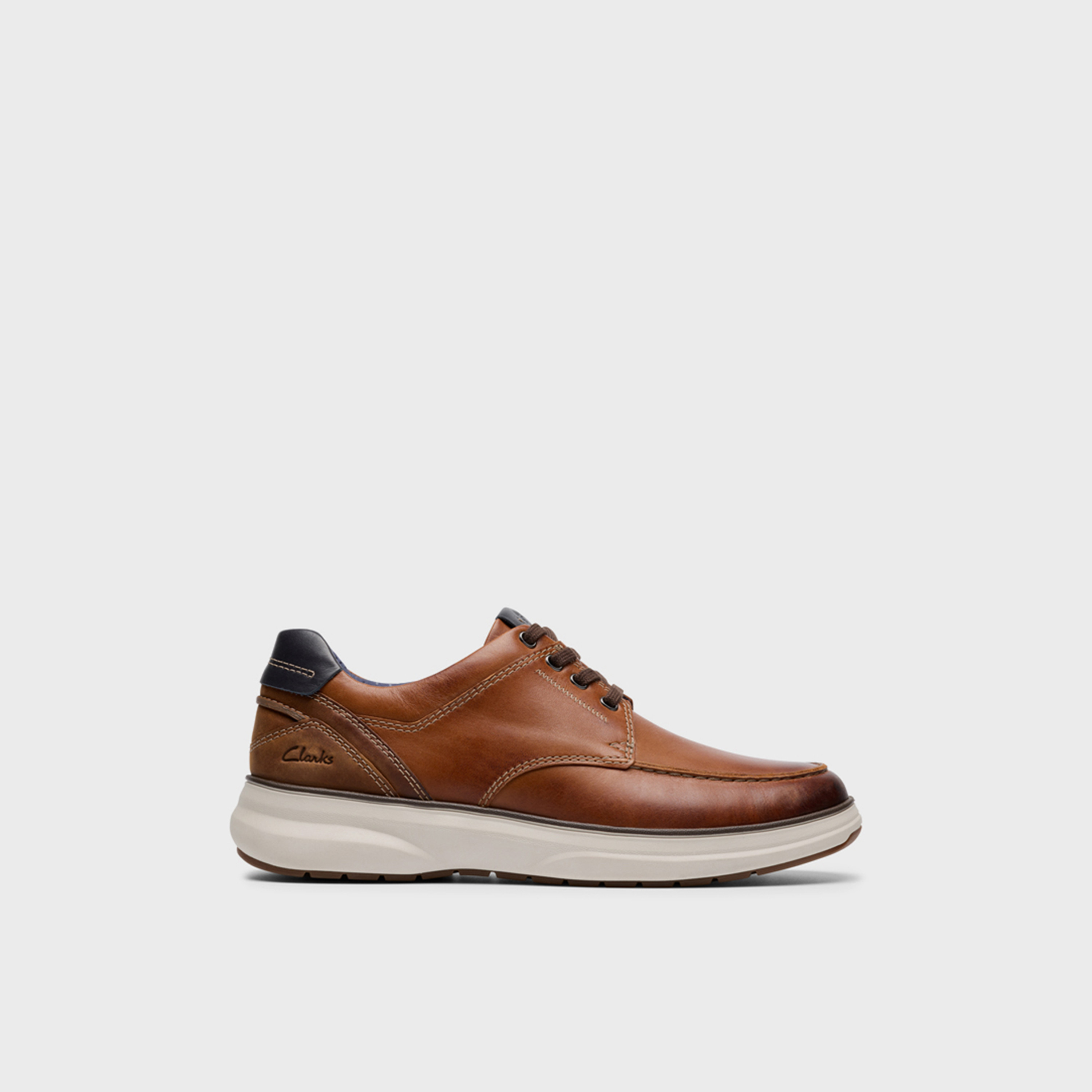 كلاركس - حذاء رياضي مولان موك كاحل منخفض رجالي برباط | 26184428-men-shoes-loafersandmoccasins-image-2