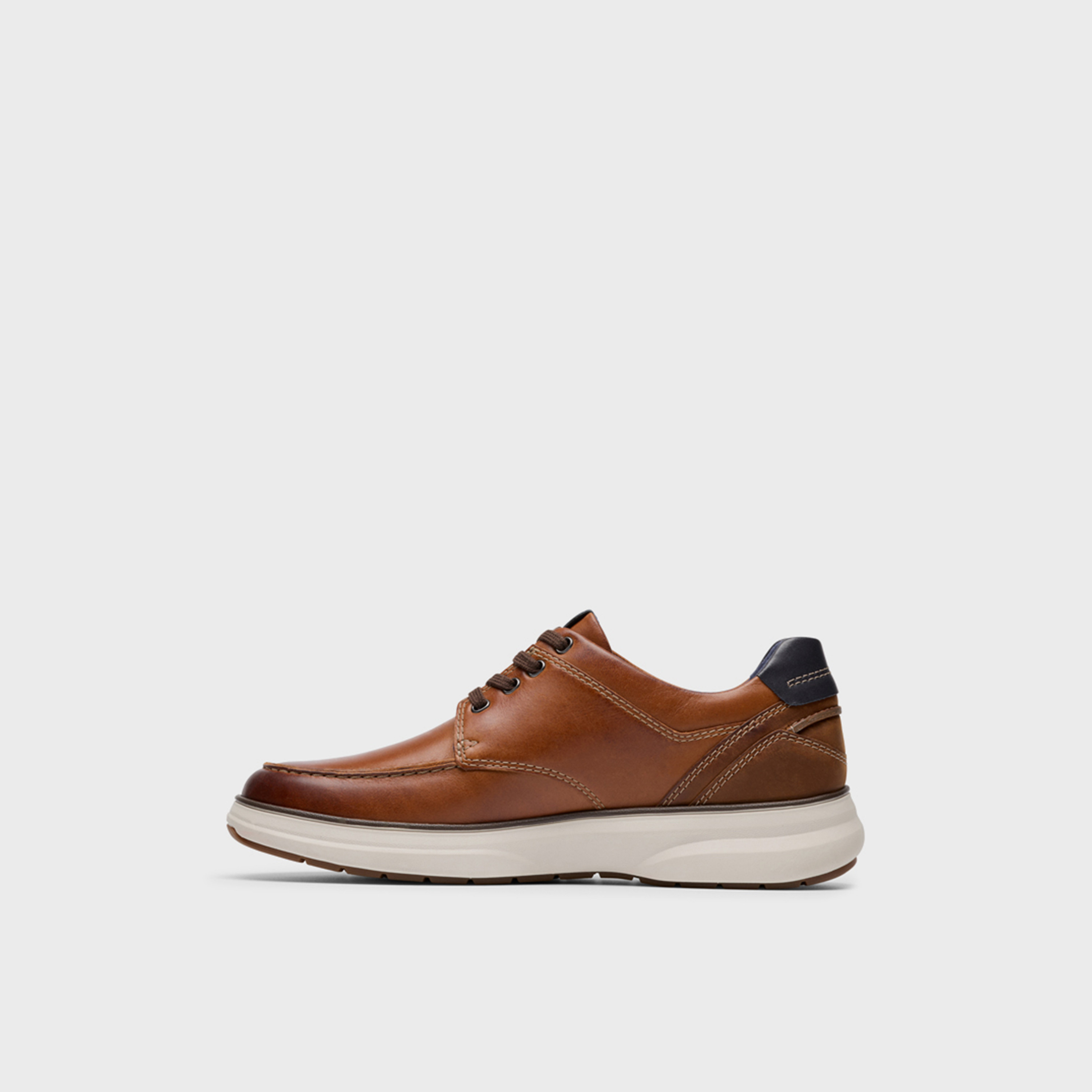 كلاركس - حذاء رياضي مولان موك كاحل منخفض رجالي برباط | 26184428-men-shoes-loafersandmoccasins-image-3