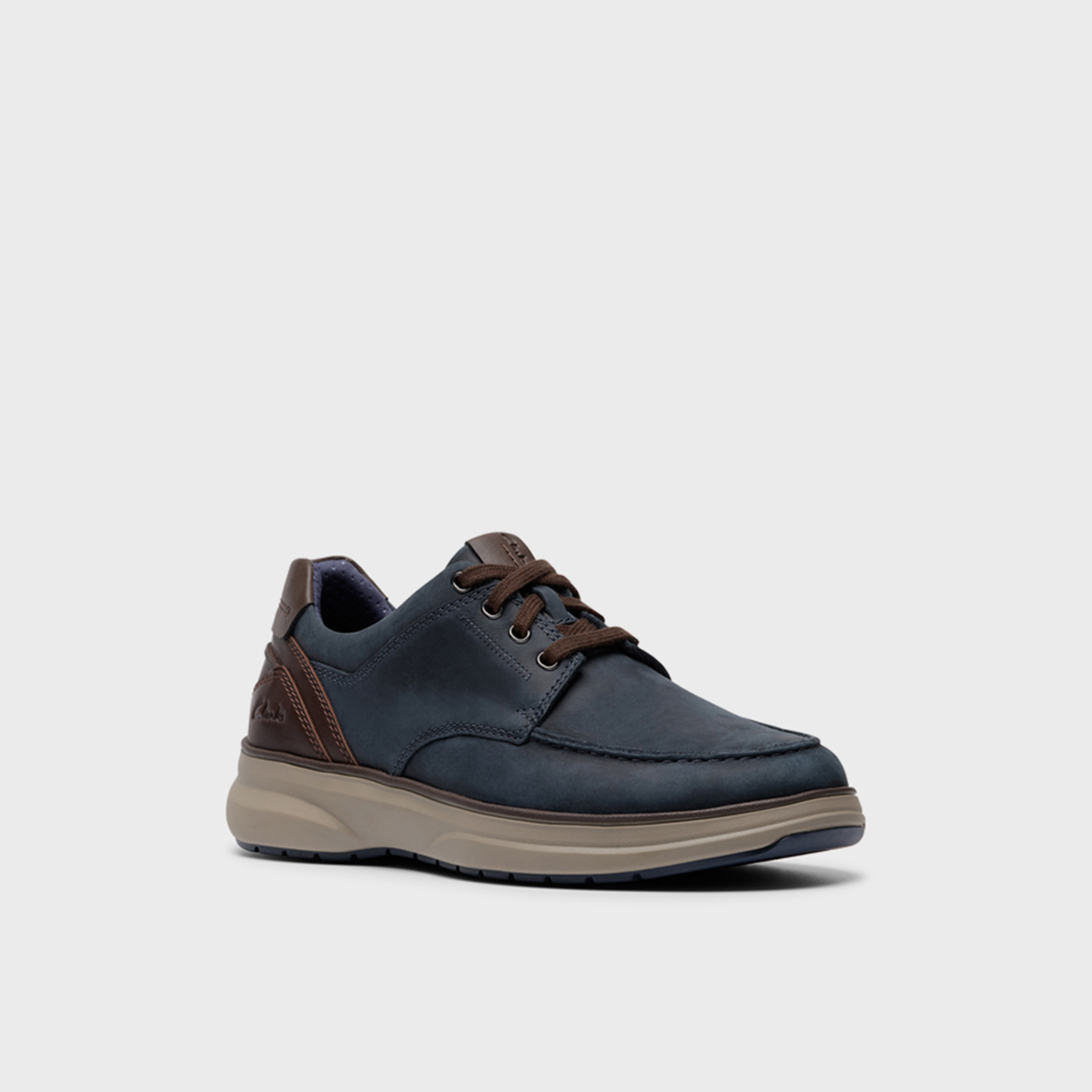 حذاء مولان موك للرجال من كلاركس، بنمط ربط الأربطة | 26184429-men-shoes-loafersandmoccasins-image-1