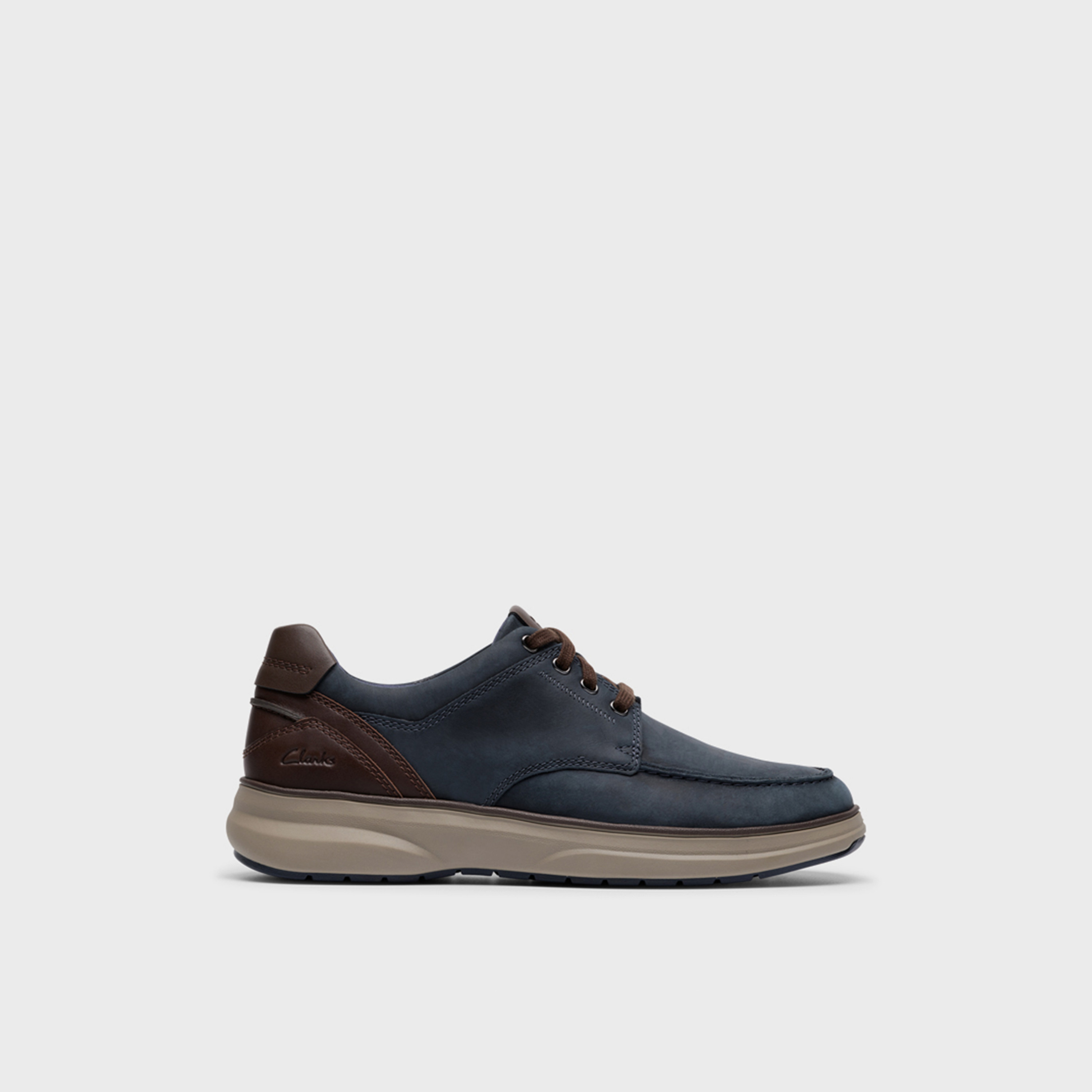 حذاء مولان موك للرجال من كلاركس، بنمط ربط الأربطة | 26184429-men-shoes-loafersandmoccasins-image-2