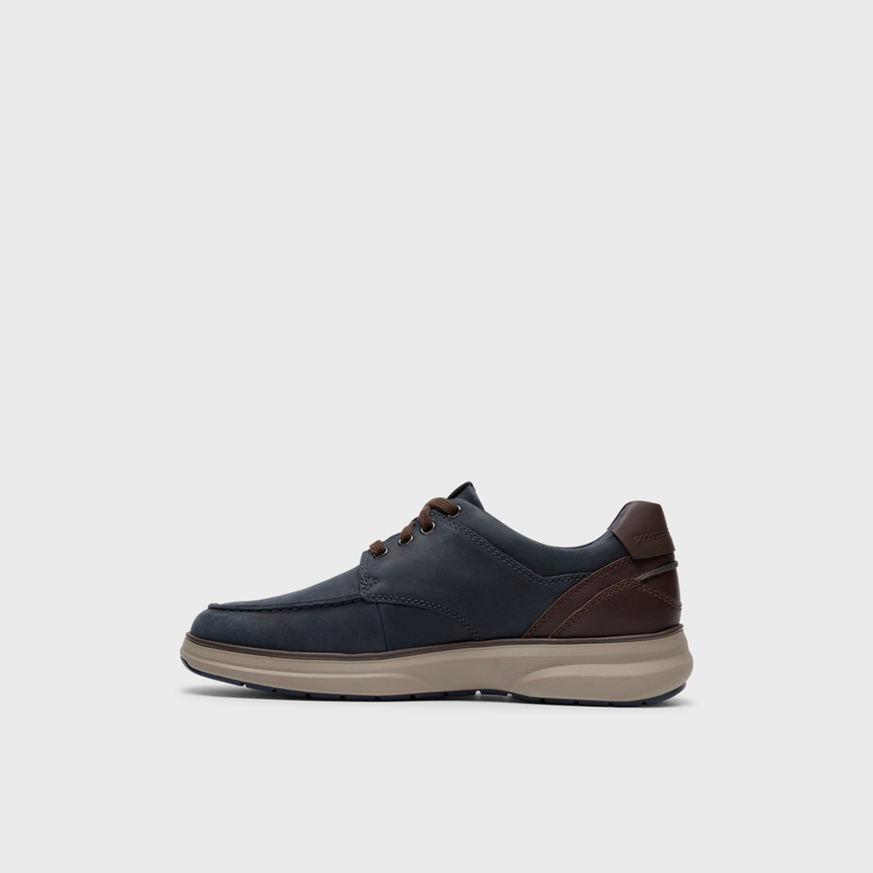 حذاء مولان موك للرجال من كلاركس، بنمط ربط الأربطة | 26184429-men-shoes-loafersandmoccasins-image-3