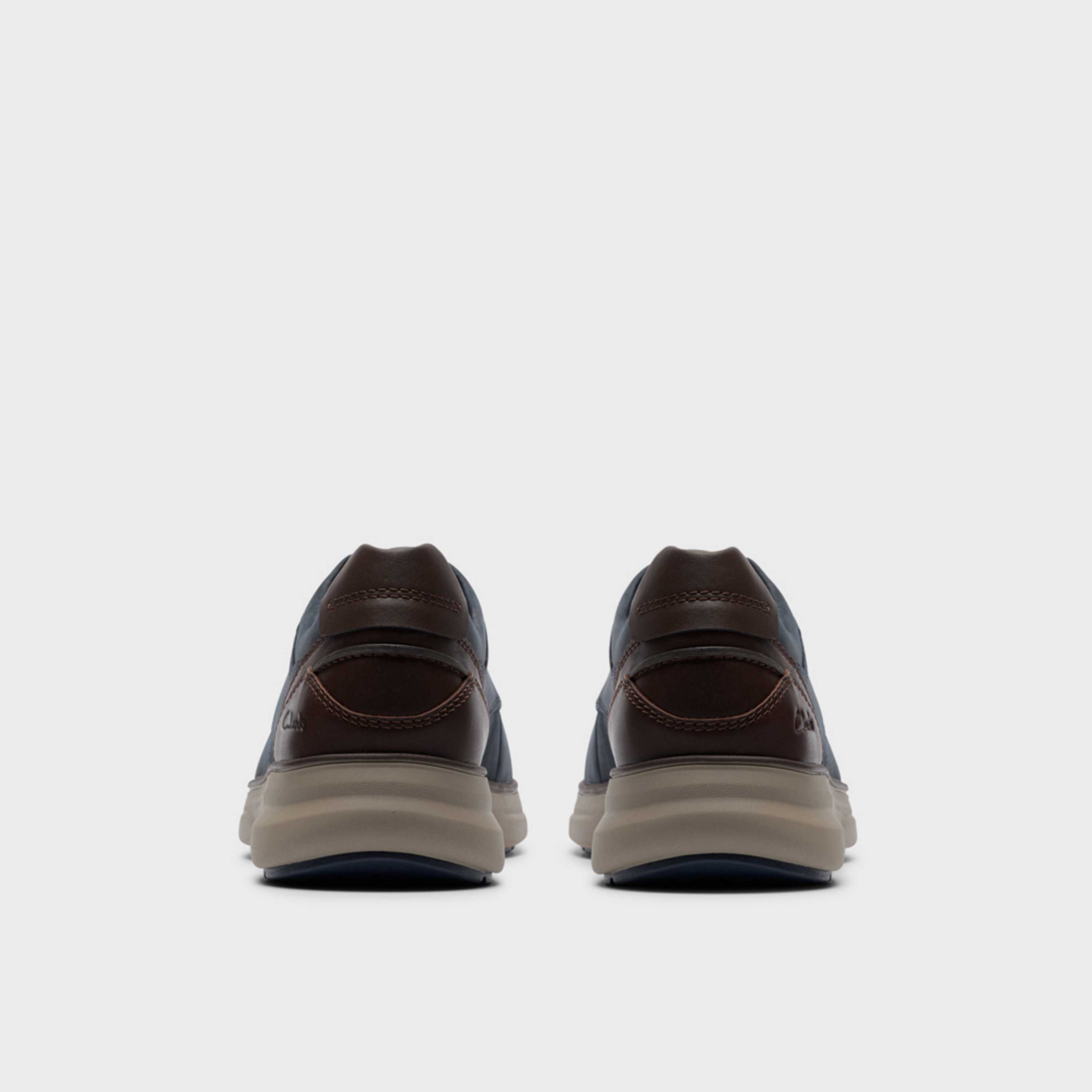 حذاء مولان موك للرجال من كلاركس، بنمط ربط الأربطة | 26184429-men-shoes-loafersandmoccasins-image-5