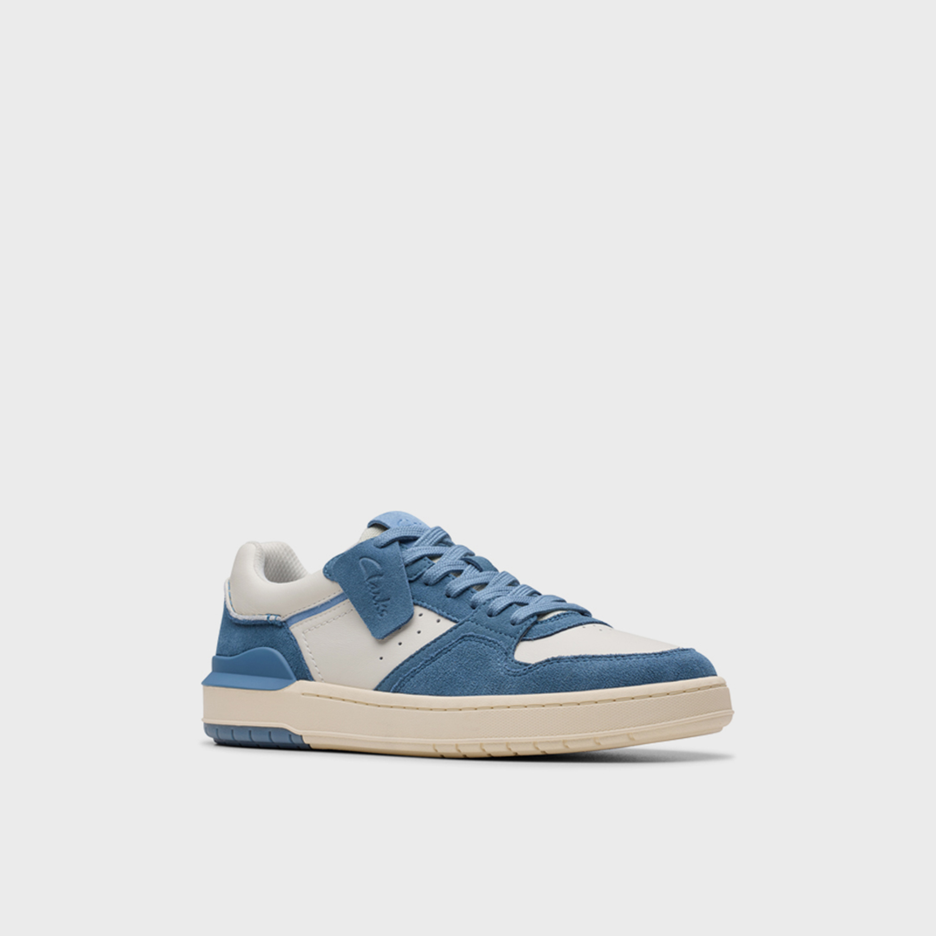 كلاركس - حذاء رياضي كورتلايت2 رجالي برباط منخفض الكاحل | 26184600-men-shoes-sneakers-image-1