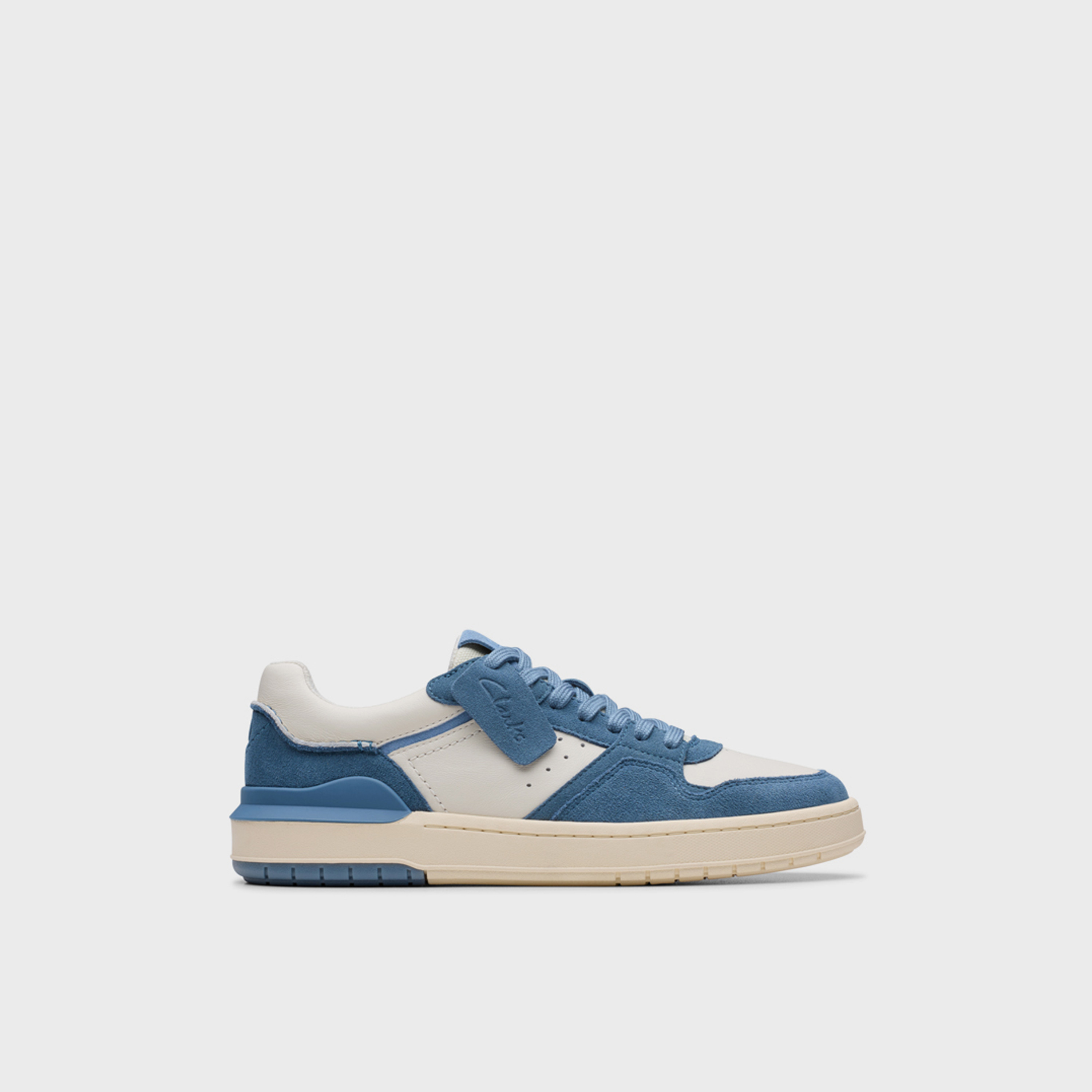 كلاركس - حذاء رياضي كورتلايت2 رجالي برباط منخفض الكاحل | 26184600-men-shoes-sneakers-image-2