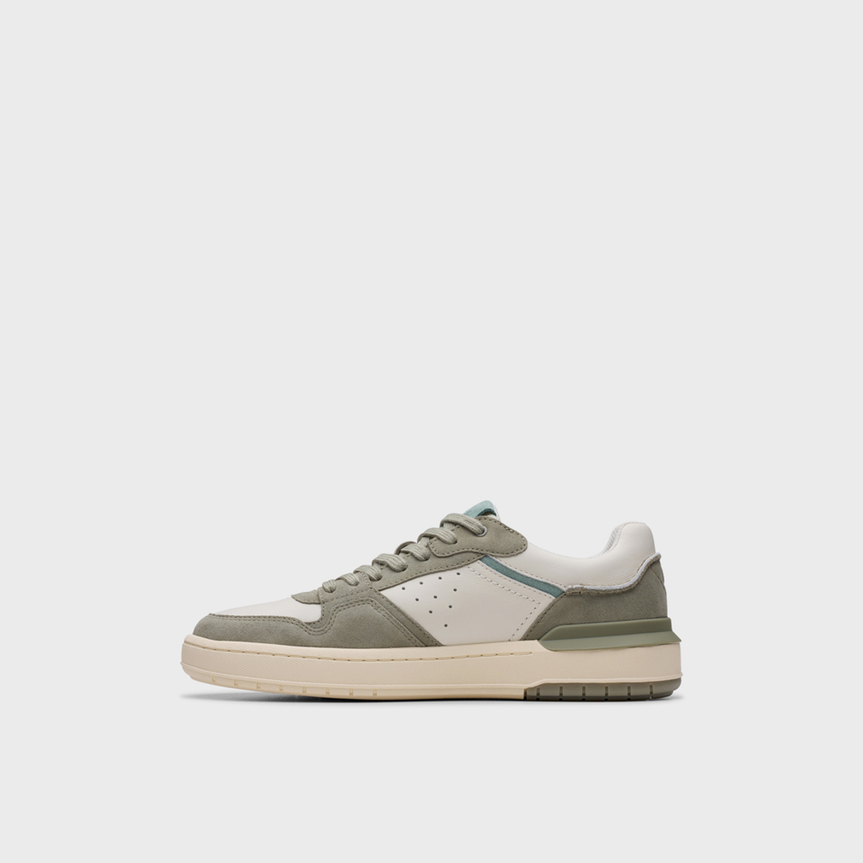 كلاركس - حذاء رياضي كورتلايت2 رجالي برباط منخفض الكاحل | 26184601-men-shoes-sneakers-image-3