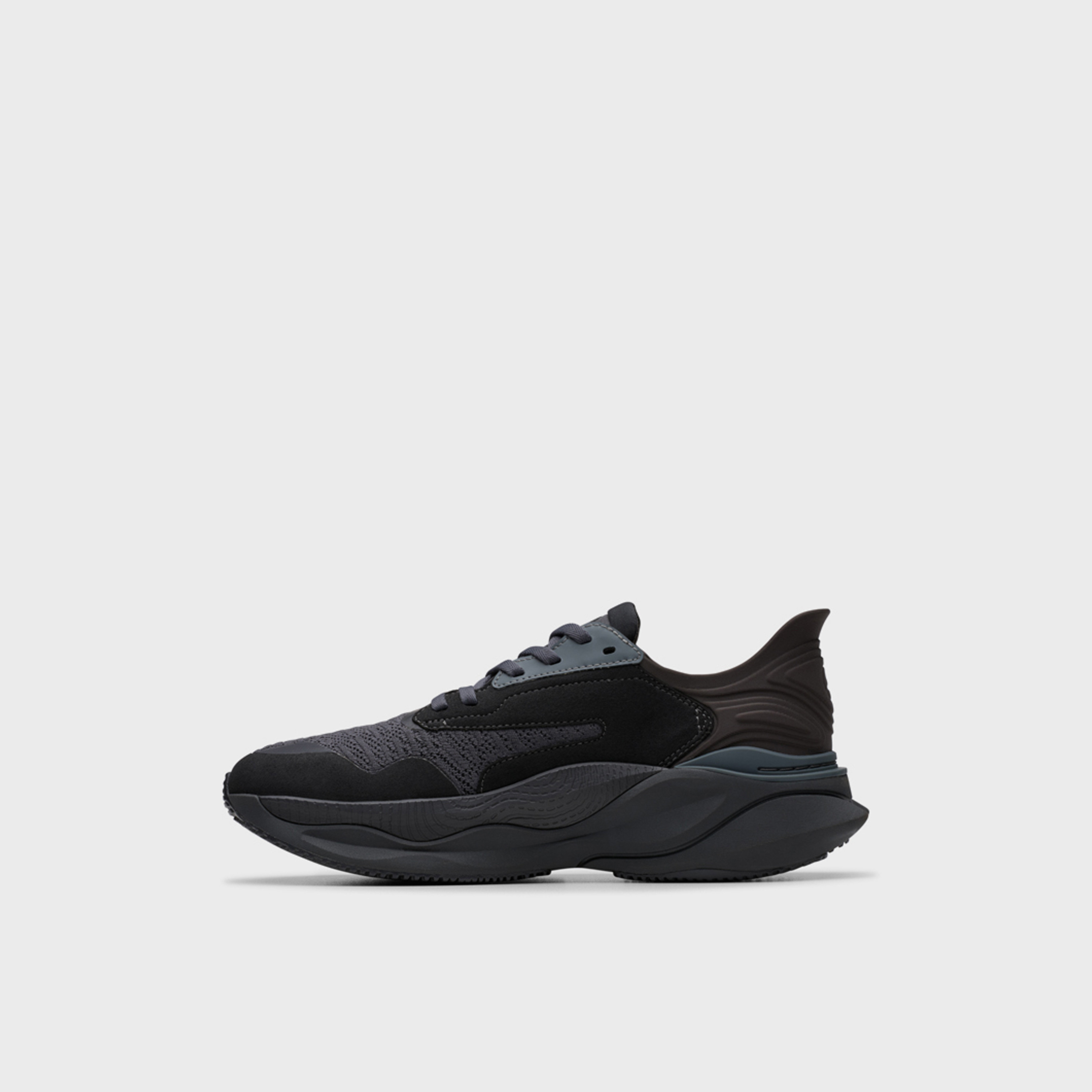 أحذية المشي الرجالية برباط من كلاركس | 26184667-men-shoes-sneakers-image-3