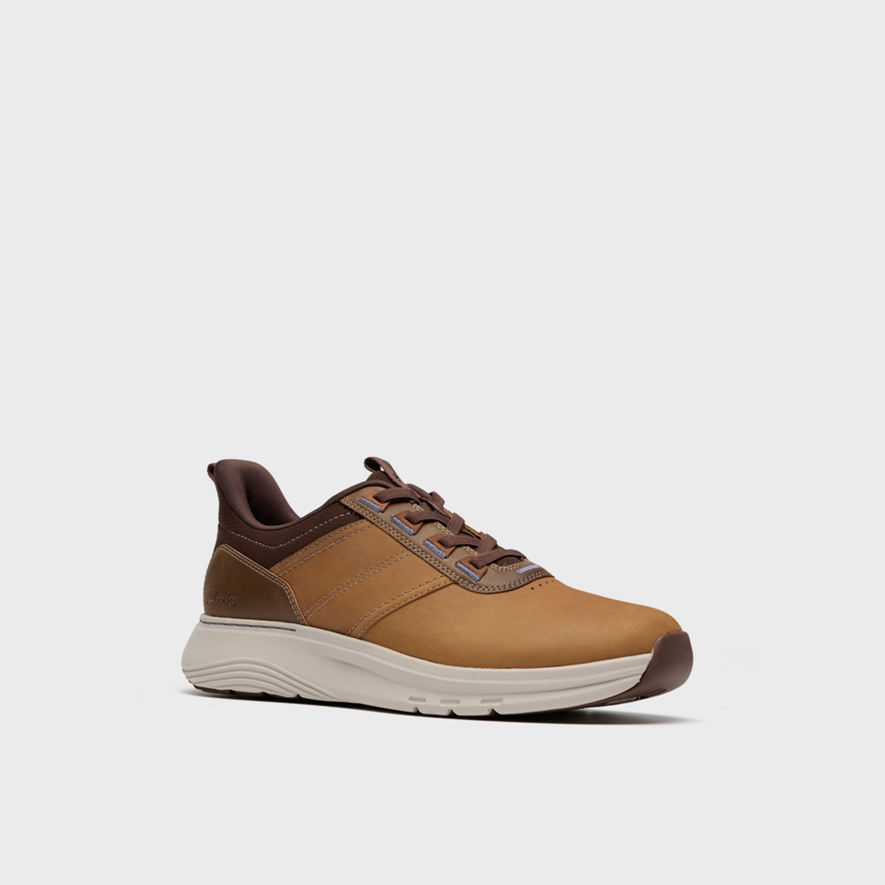 أحذية رياضية قصيرة برباط من كلاركس | 26184782-men-shoes-sneakers-image-1