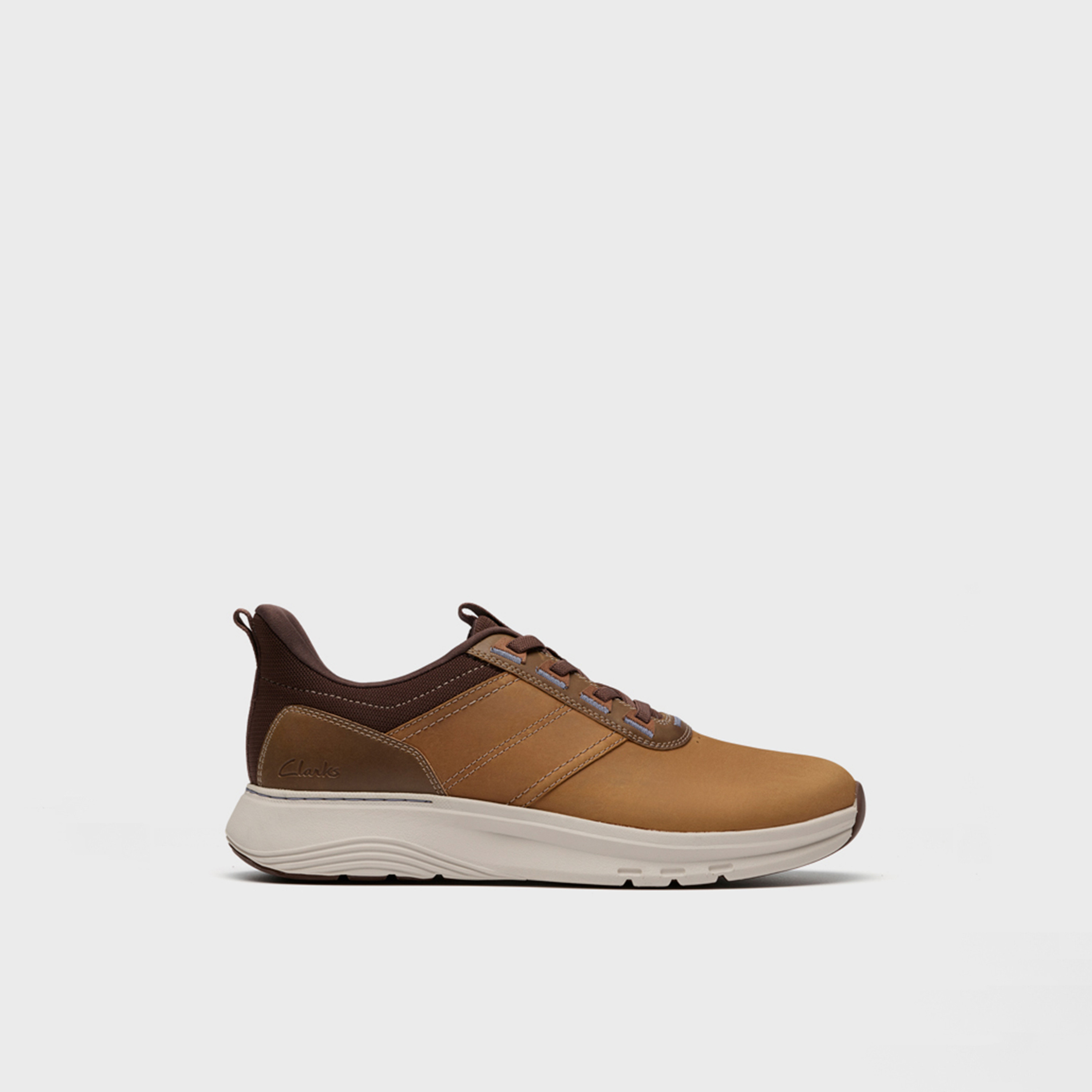 أحذية رياضية قصيرة برباط من كلاركس | 26184782-men-shoes-sneakers-image-2