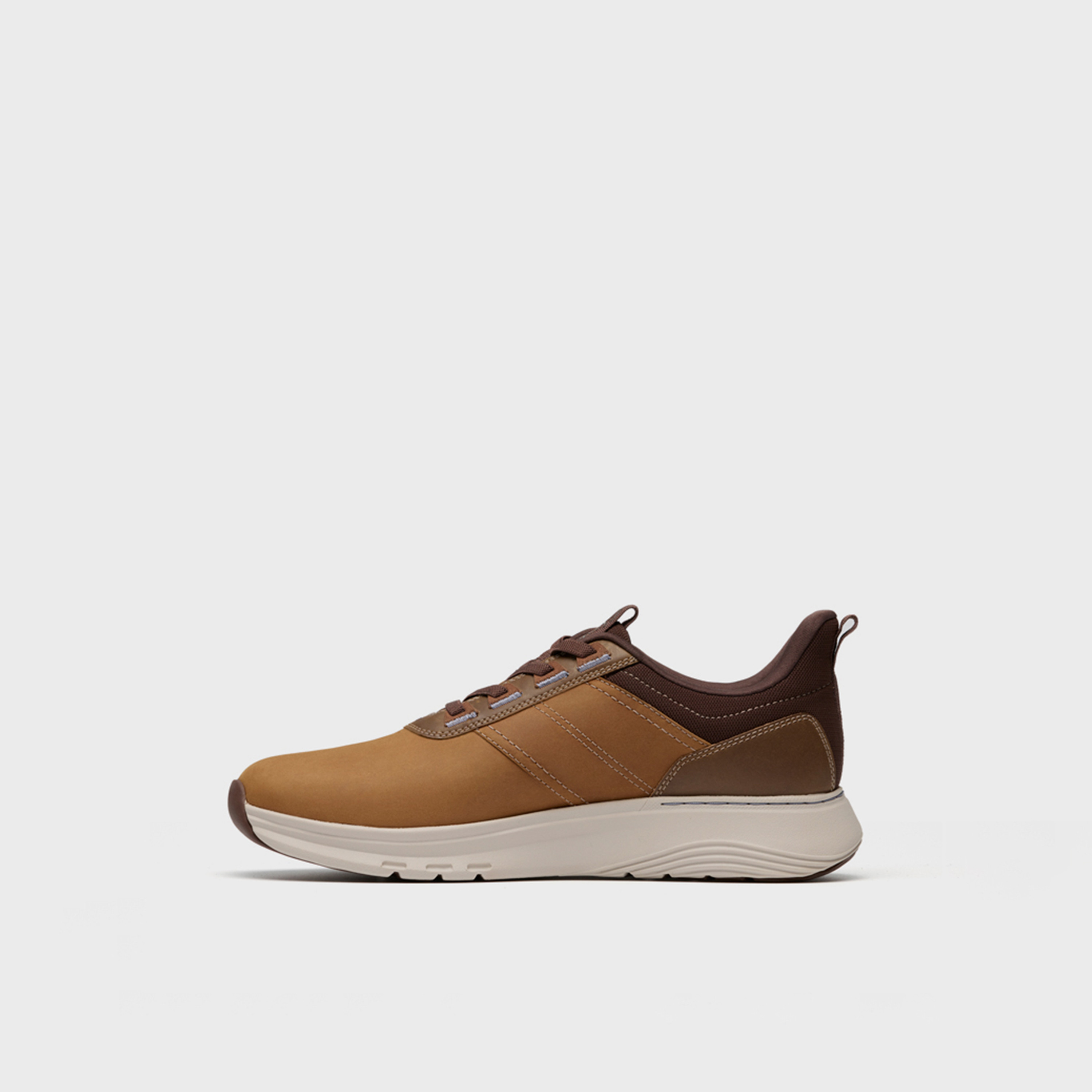 أحذية رياضية قصيرة برباط من كلاركس | 26184782-men-shoes-sneakers-image-3