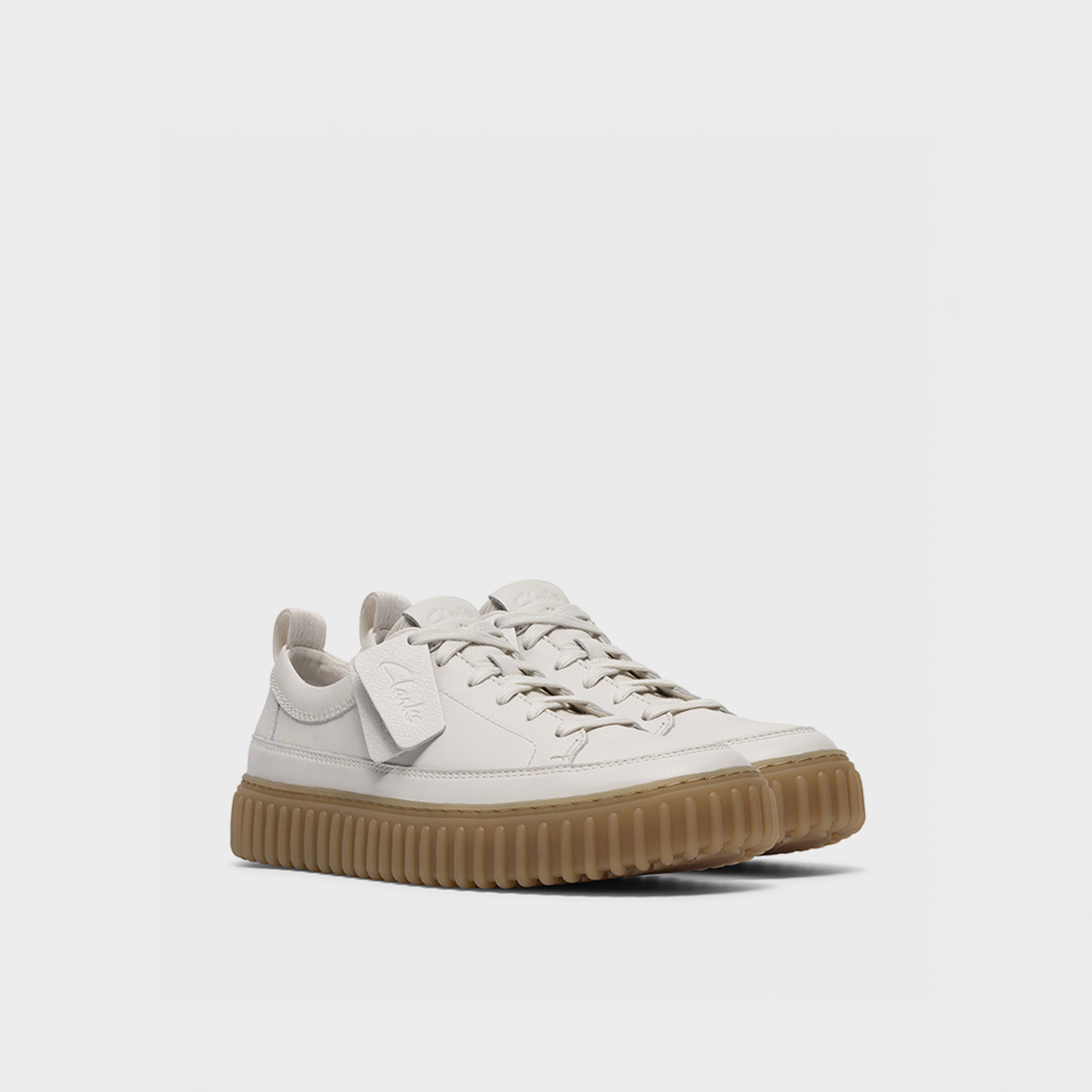 حذاء توريل الرياضي برباط منخفض الكاحل من كلاركس للرجال | 26186155-men-shoes-sneakers-image-1