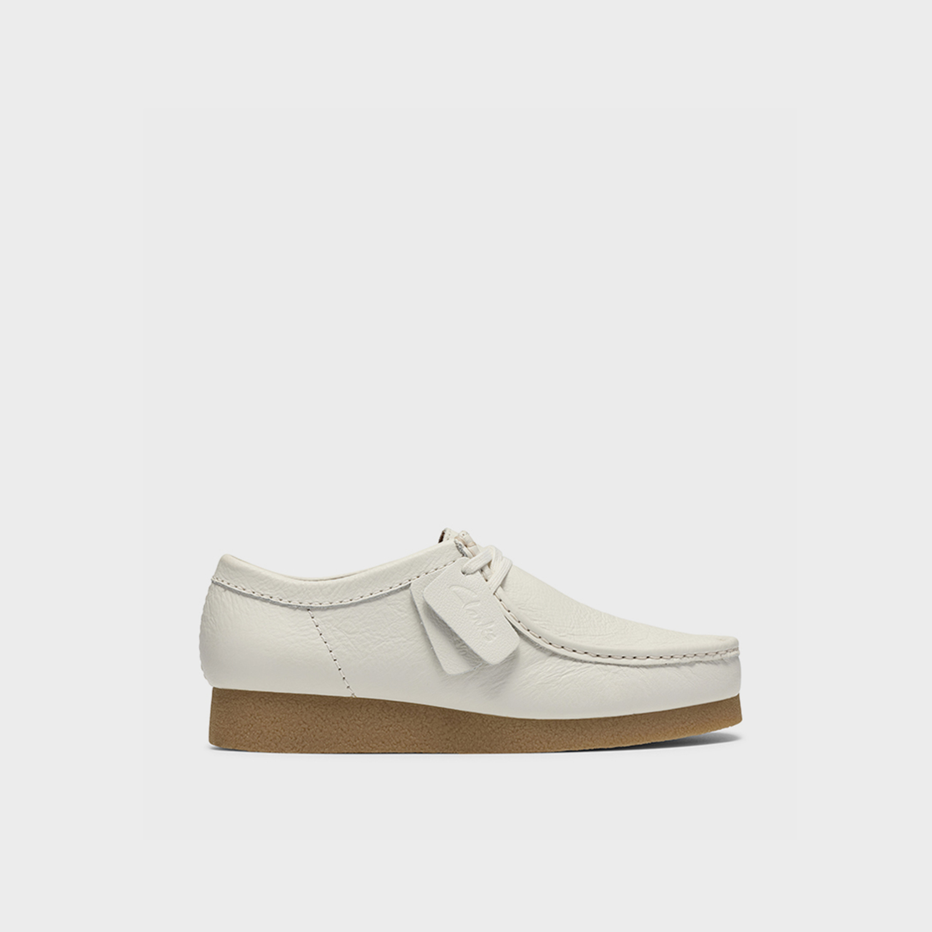 حذاء ”والابي إيفو“ الرجالي من كلاركس ذو الأربطة | 26186174-men-shoes-loafersandmoccasins-image-2