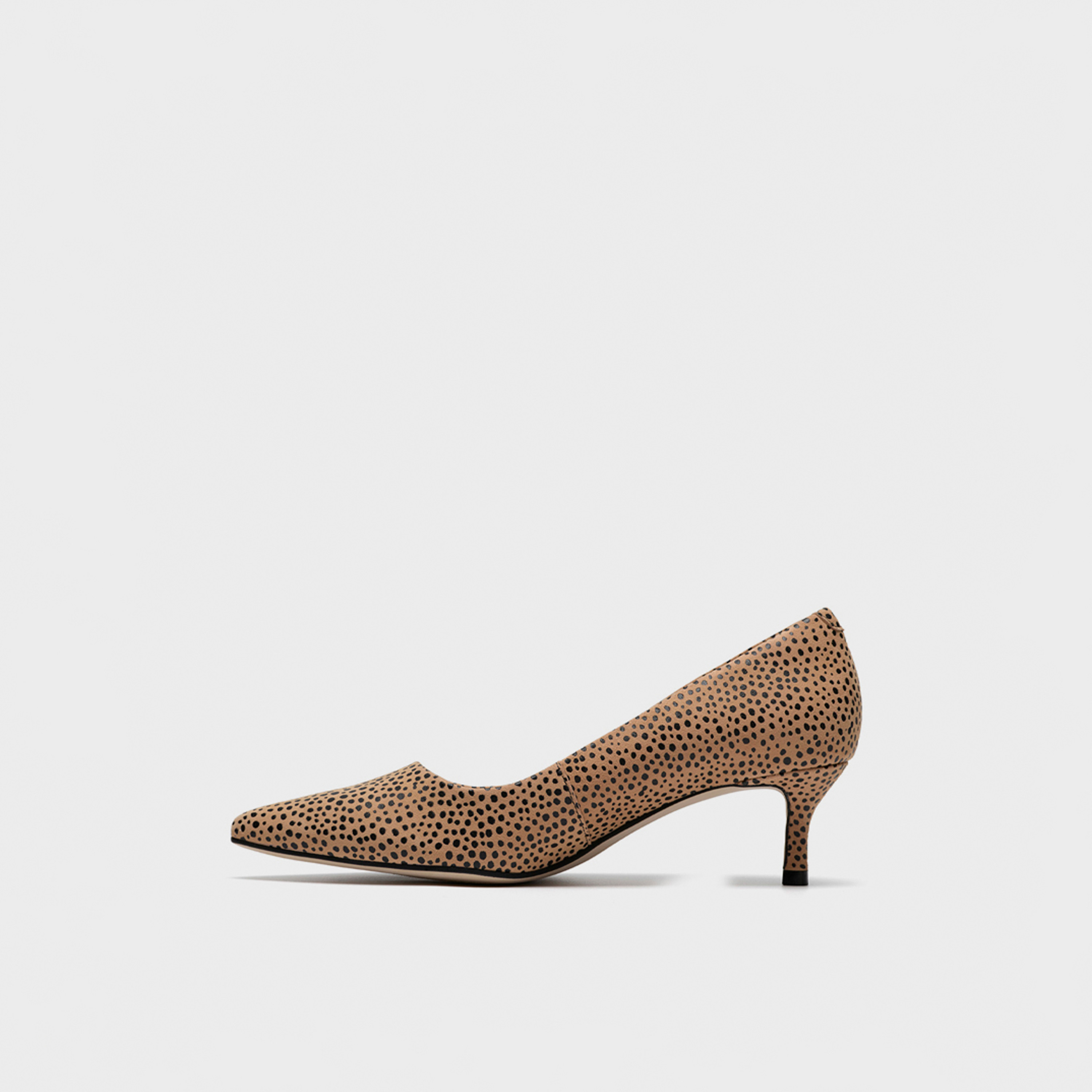 أحذية كلاركس النسائية سهلة الارتداء من طراز Zarey Court Kitten Pumps | 26186345-women-shoes-heels-image-3