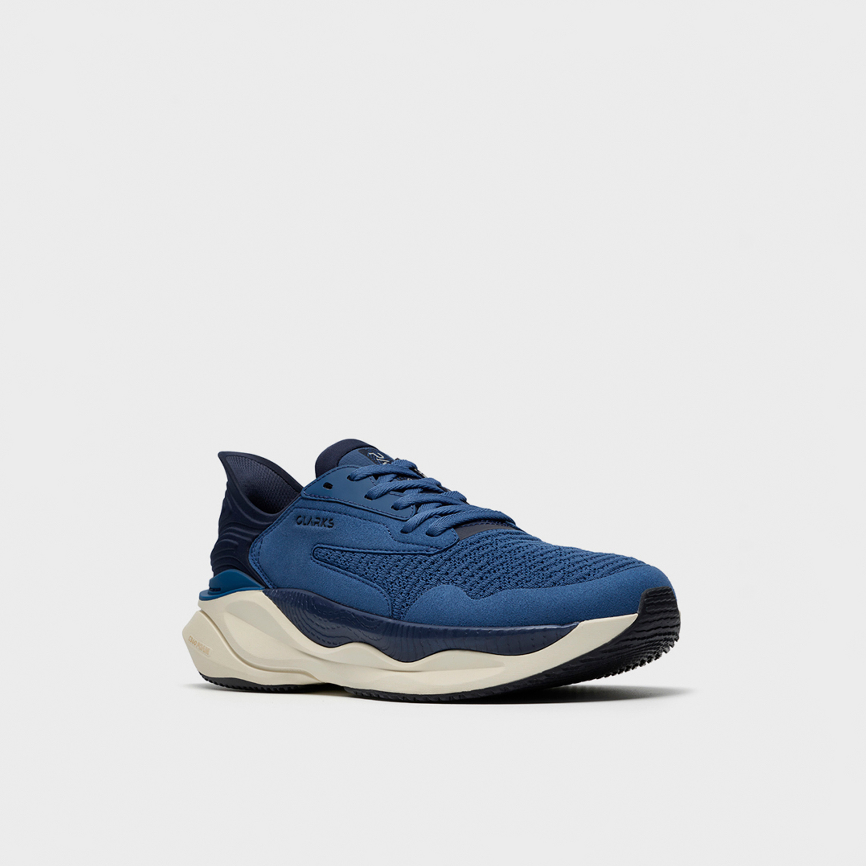 أحذية كلاركس الرجالية برباط، طراز بيس الرياضي ذو الرقبة المنخفضة | 26186414-men-shoes-sneakers-image-1