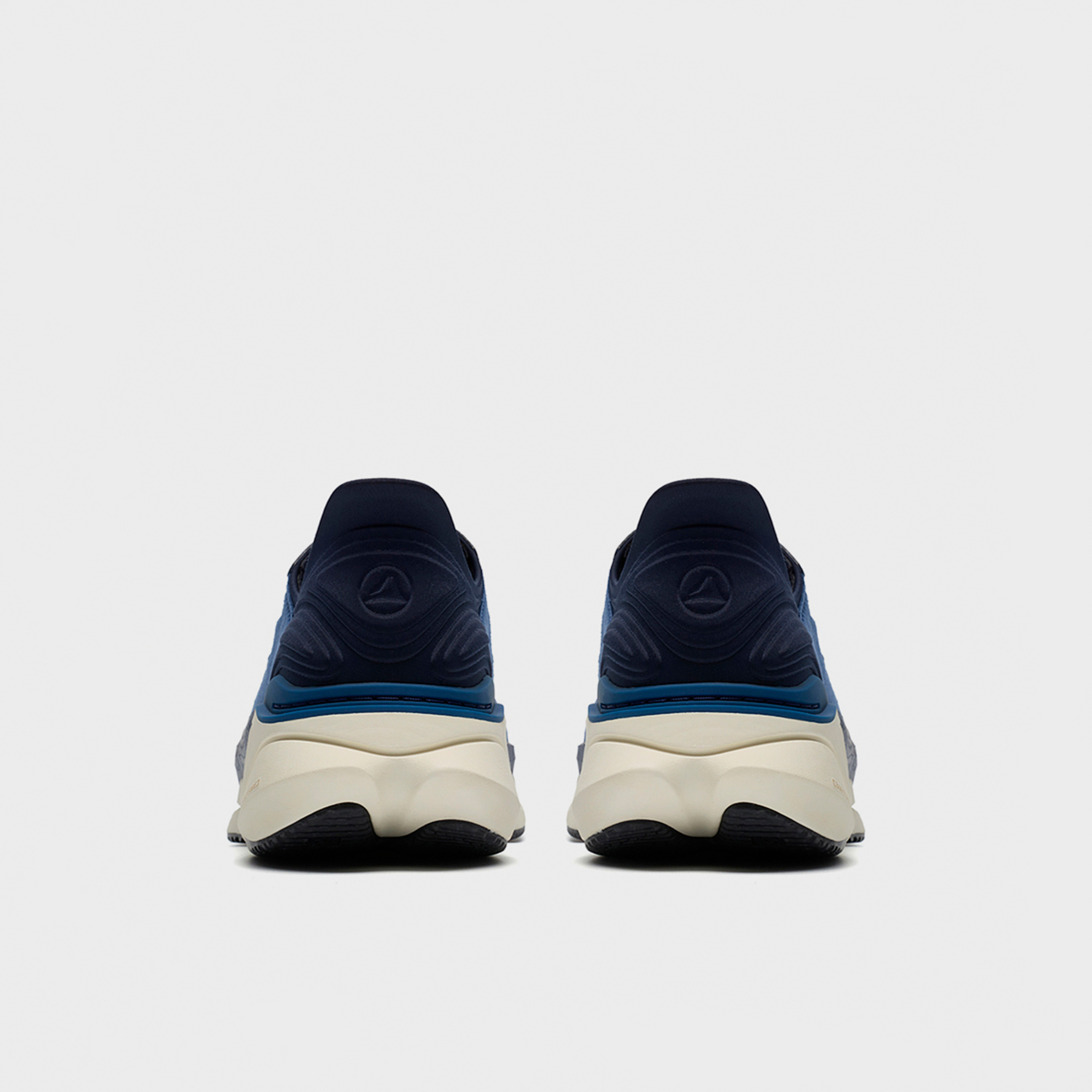 أحذية كلاركس الرجالية برباط، طراز بيس الرياضي ذو الرقبة المنخفضة | 26186414-men-shoes-sneakers-image-5