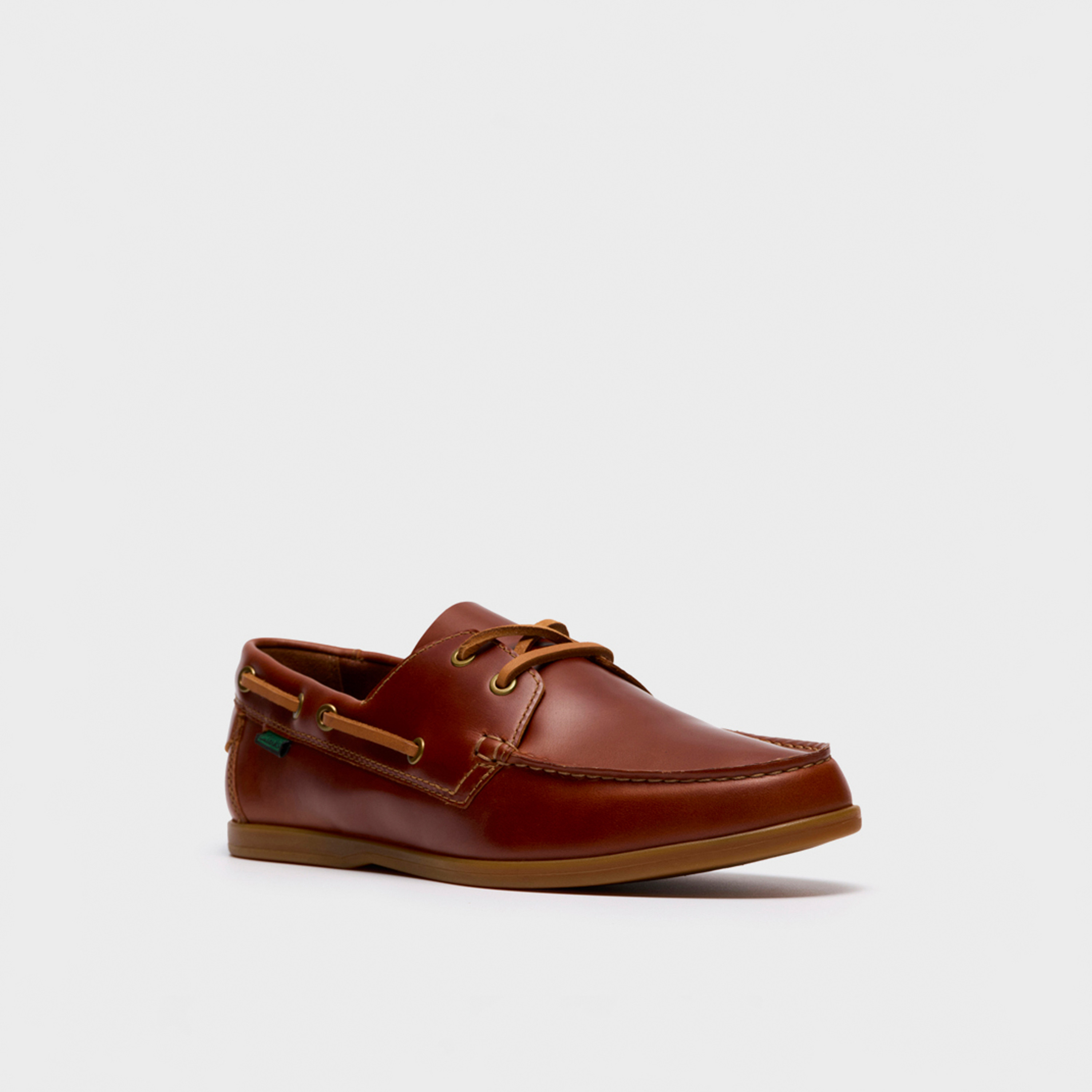 حذاء قارب رجالي من ماركة Clarks بنمط Charmouth ورباط | 26186434-men-shoes-loafersandmoccasins-image-1
