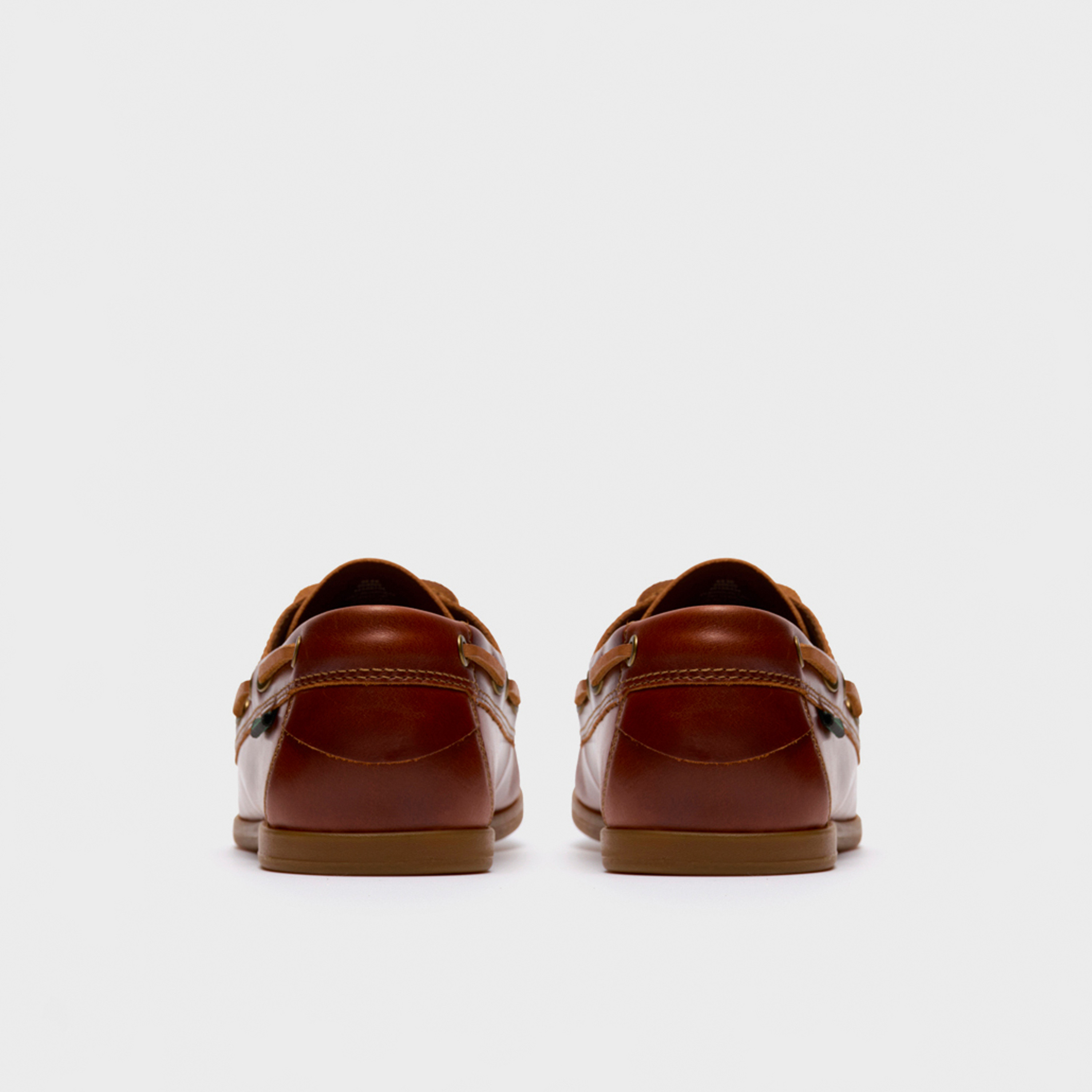 حذاء قارب رجالي من ماركة Clarks بنمط Charmouth ورباط | 26186434-men-shoes-loafersandmoccasins-image-5