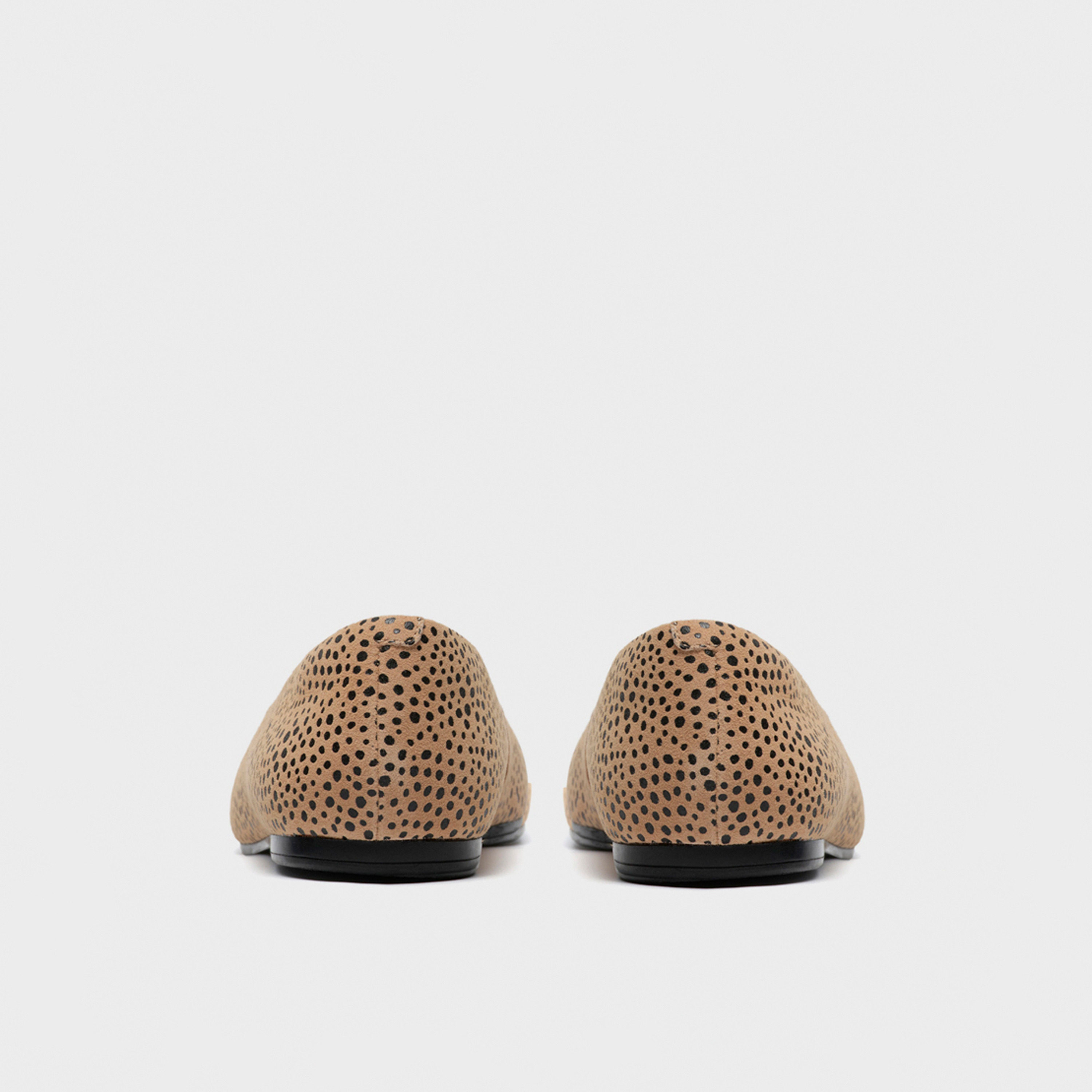 أحذية كلاركس النسائية سهلة الارتداء من طراز Livia Lily Flat Round Toe Ballerina | 26186656-women-shoes-ballerinas-image-5
