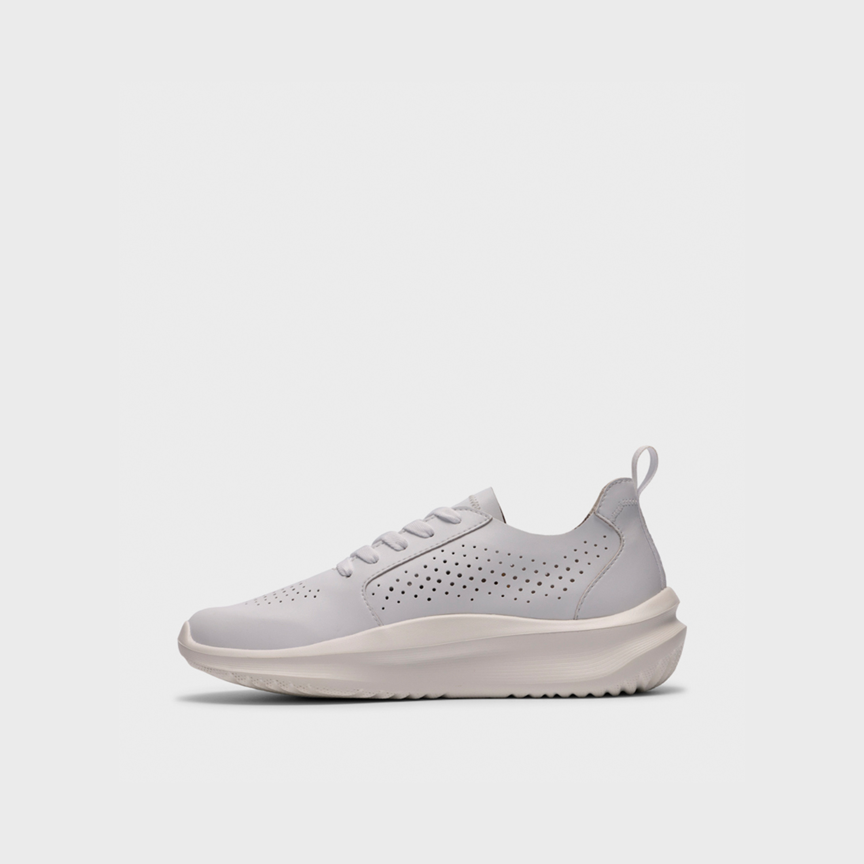 كلاركس - حذاء رياضي جلد نسائي برباط كاحل منخفض | 26187099-women-shoes-sneakers-image-2