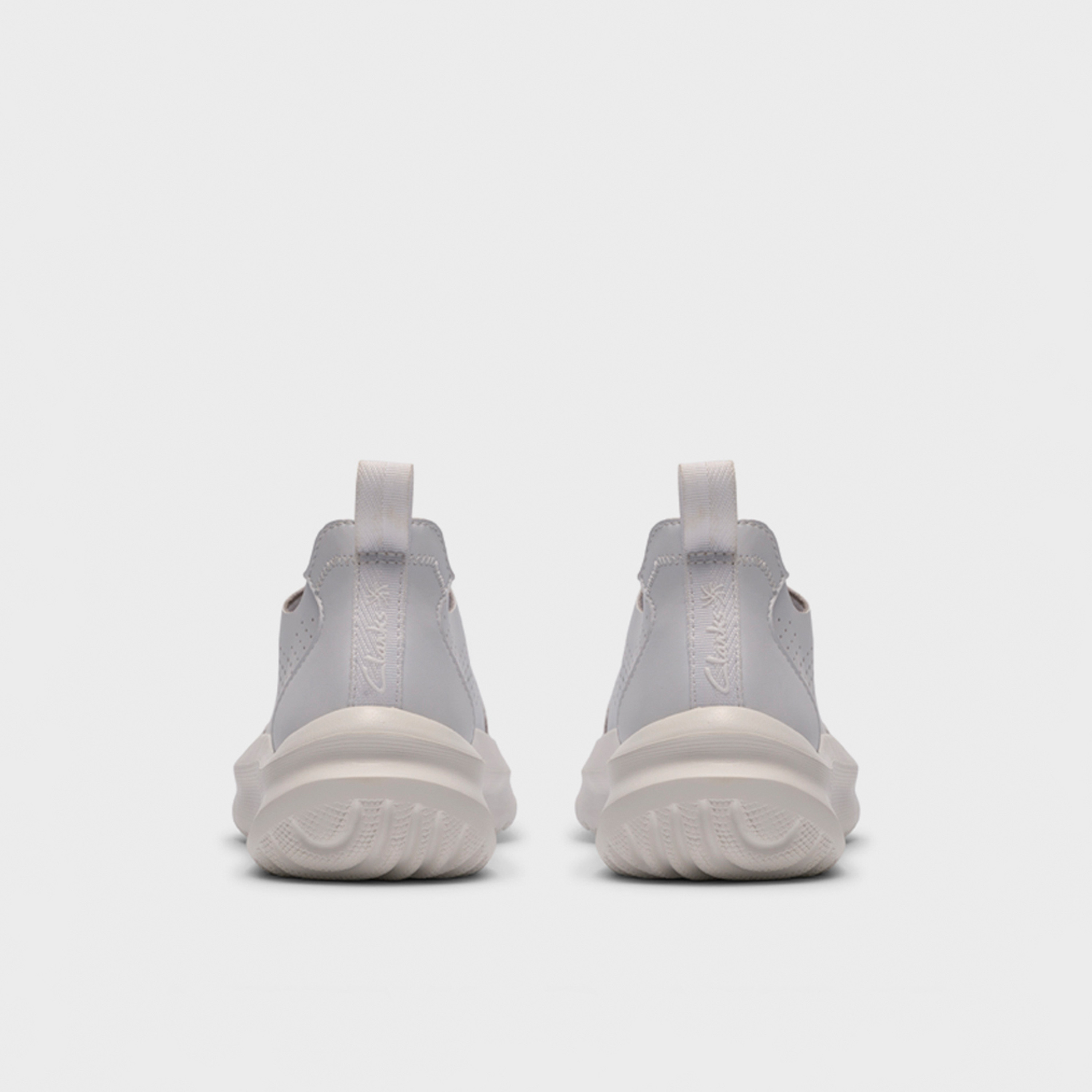 كلاركس - حذاء رياضي جلد نسائي برباط كاحل منخفض | 26187099-women-shoes-sneakers-image-3