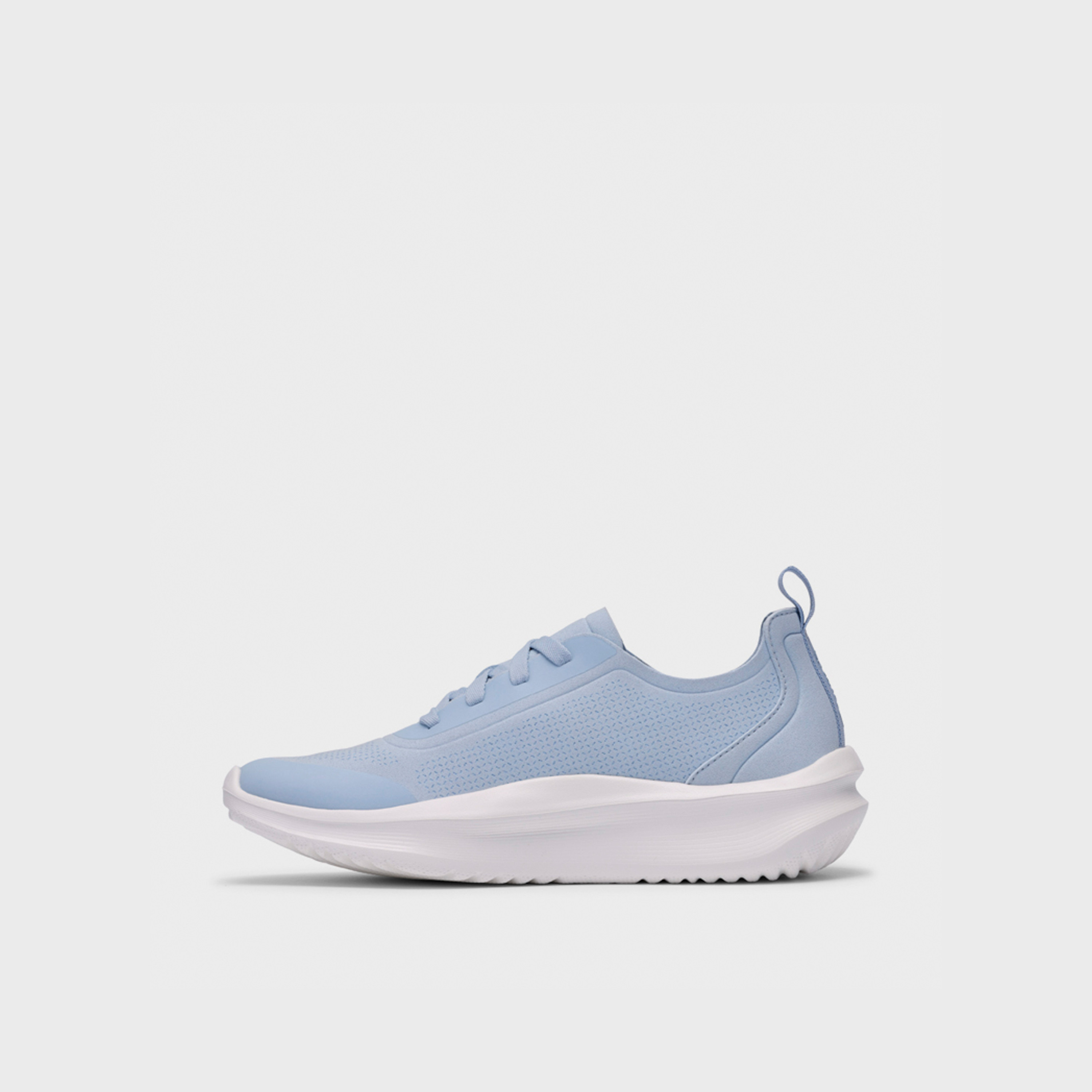 كلاركس - حذاء رياضي نسائي شبكي برباط كاحل منخفض | 26188667-women-shoes-sneakers-image-2