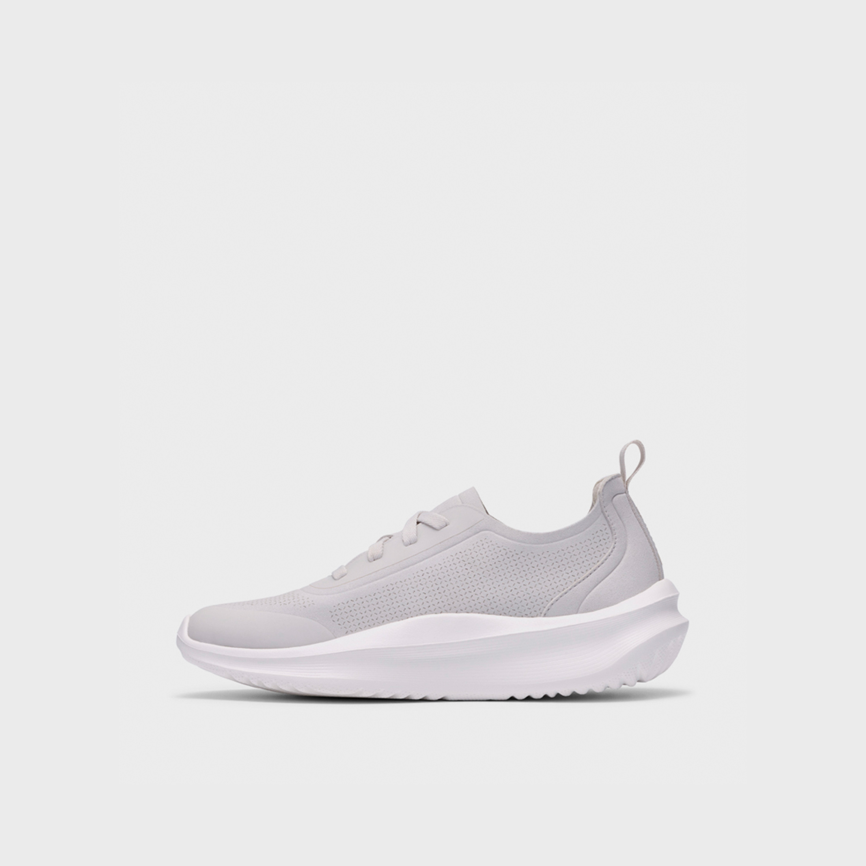 كلاركس - حذاء رياضي نسائي شبكي برباط كاحل منخفض | 26188668-women-shoes-sneakers-image-2