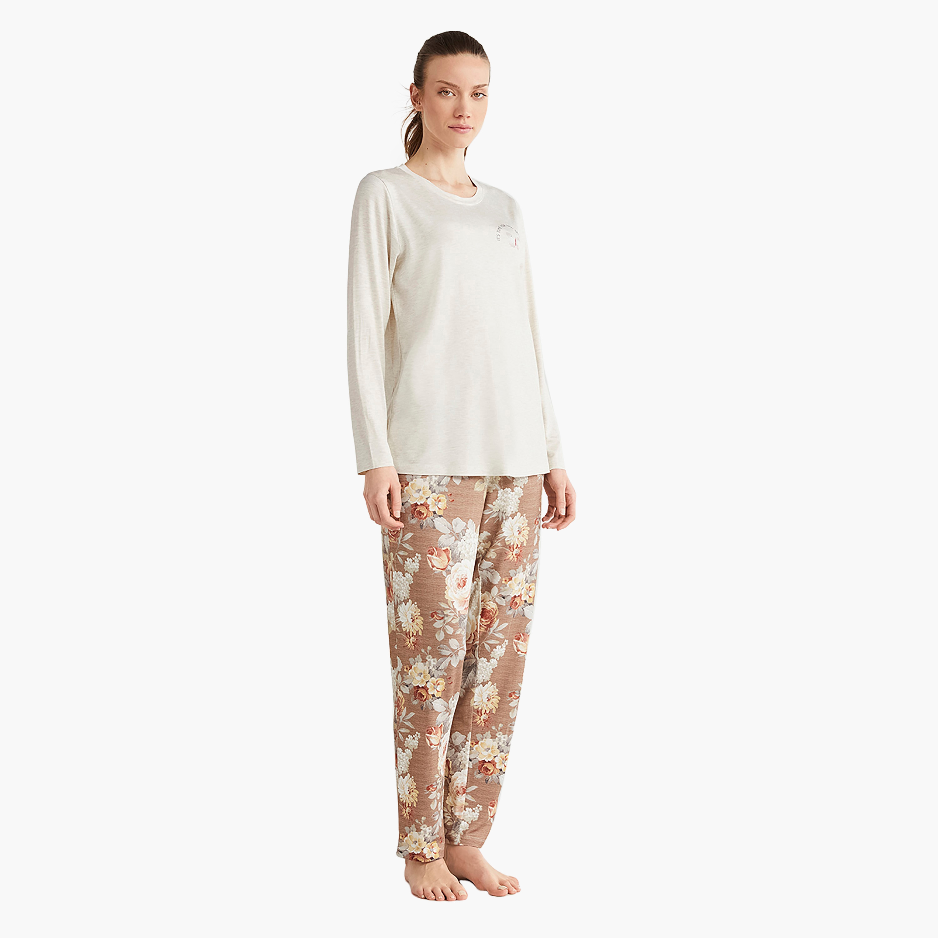 طقم بيجامة مع تي شيرت بفتحة رقبة V وقميص بيجامة نسائي من كاثرينز-women-clothing-nightwear-pyjamas-longsets-image-3