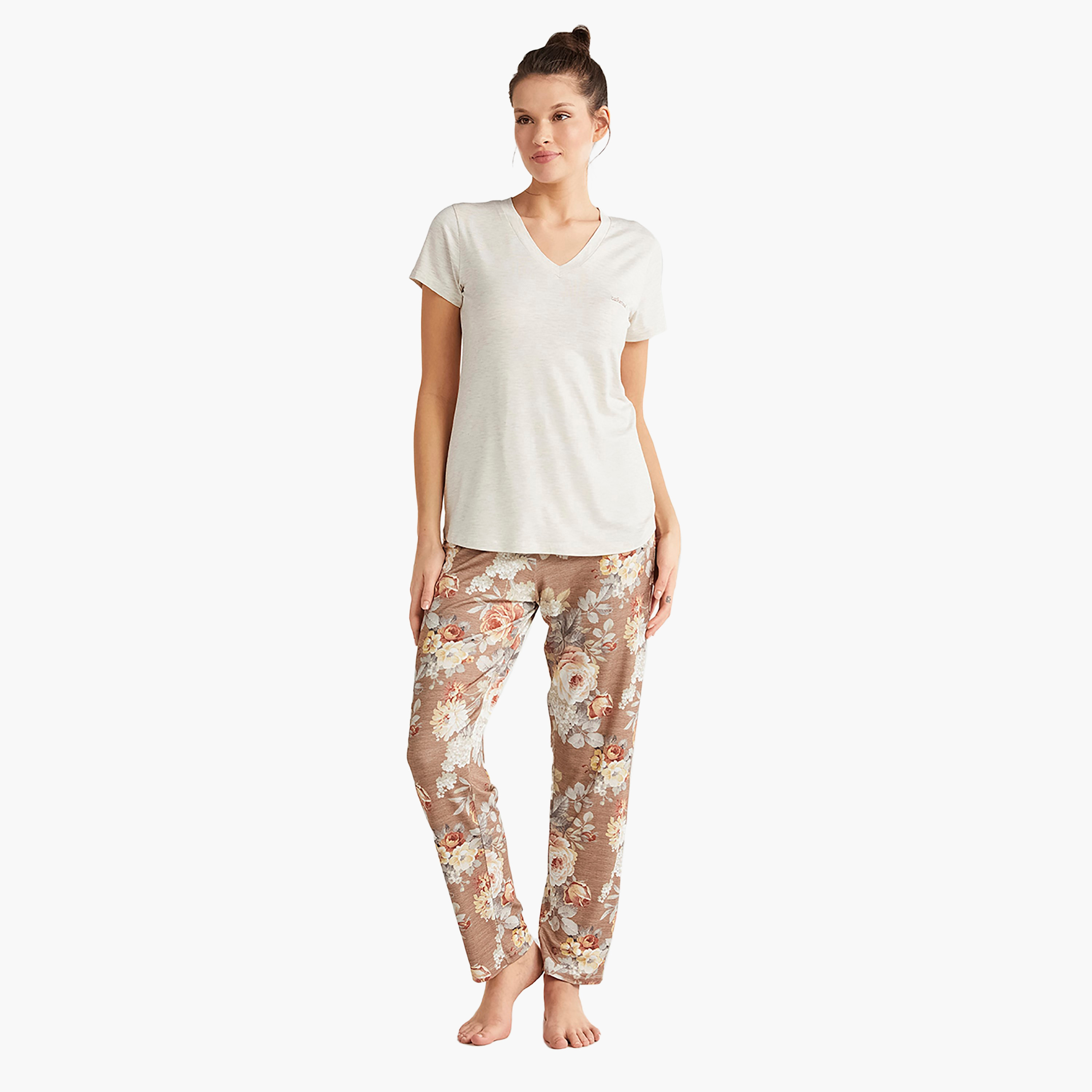طقم رداء المكون من 3 قطع مع تي شيرت بفتحة رقبة V وبنطلون ورداء نسائي من كاثرينز-women-clothing-nightwear-pyjamas-longsets-image-3