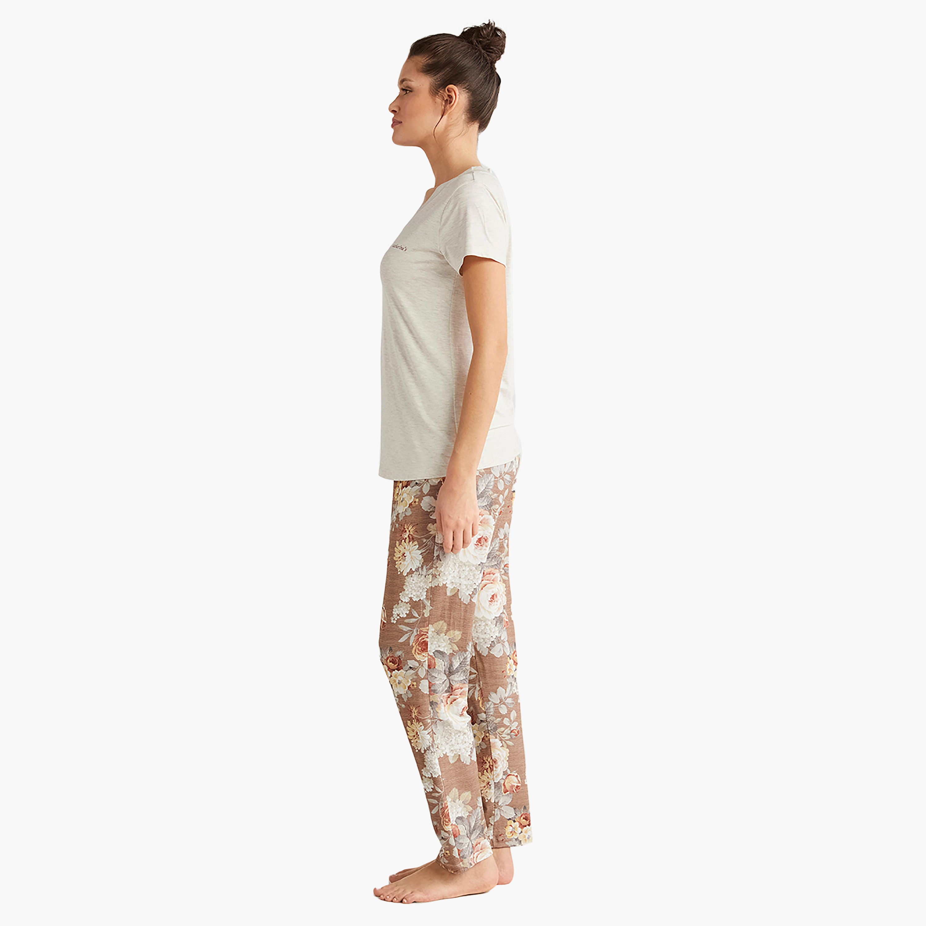 طقم رداء المكون من 3 قطع مع تي شيرت بفتحة رقبة V وبنطلون ورداء نسائي من كاثرينز-women-clothing-nightwear-pyjamas-longsets-image-5