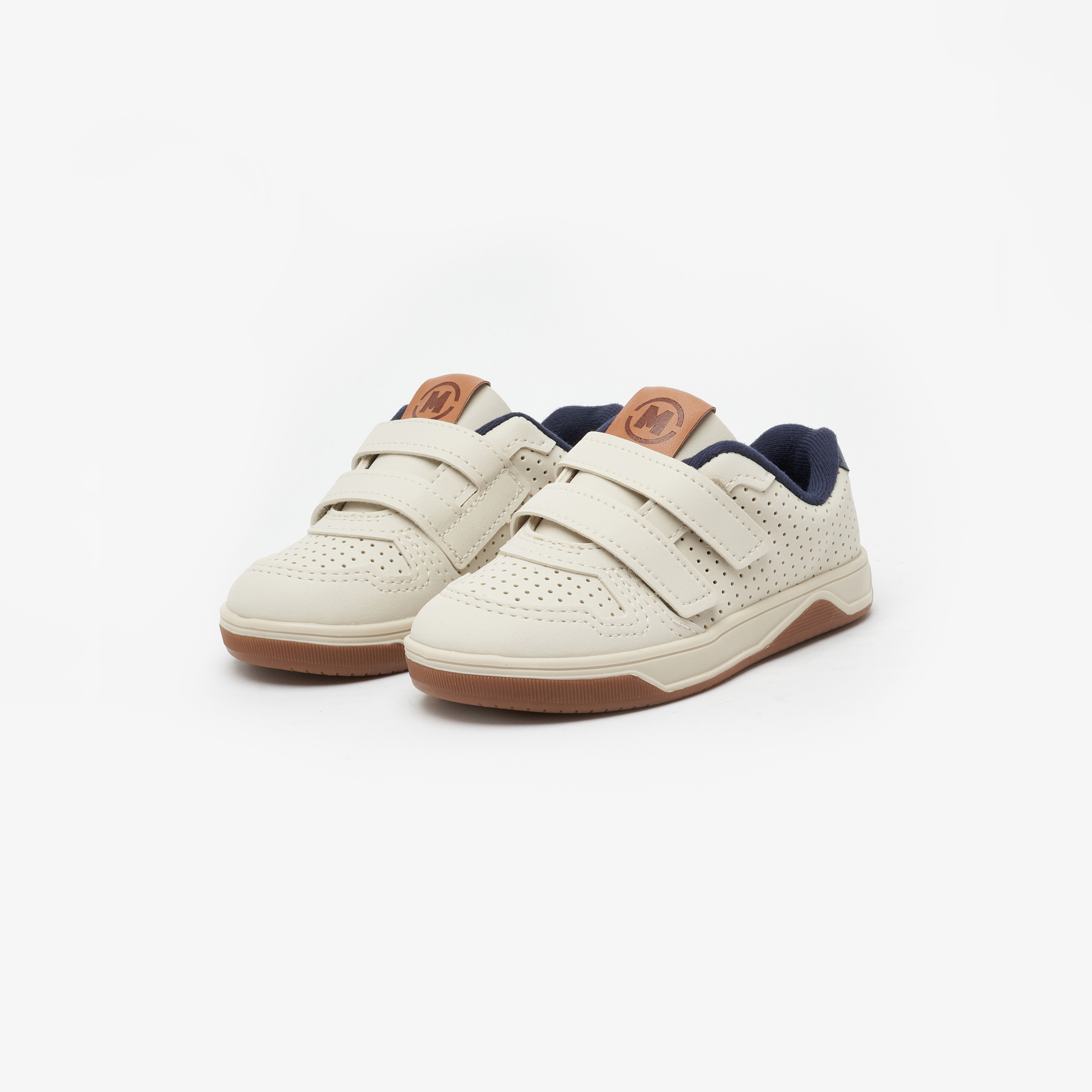 2623-102-14909 | حذاء رياضي ذو مثقوب للأطفال من موليكينهو مع مزود بشريط فيلكرو-boys-shoes-sneakers-image-1
