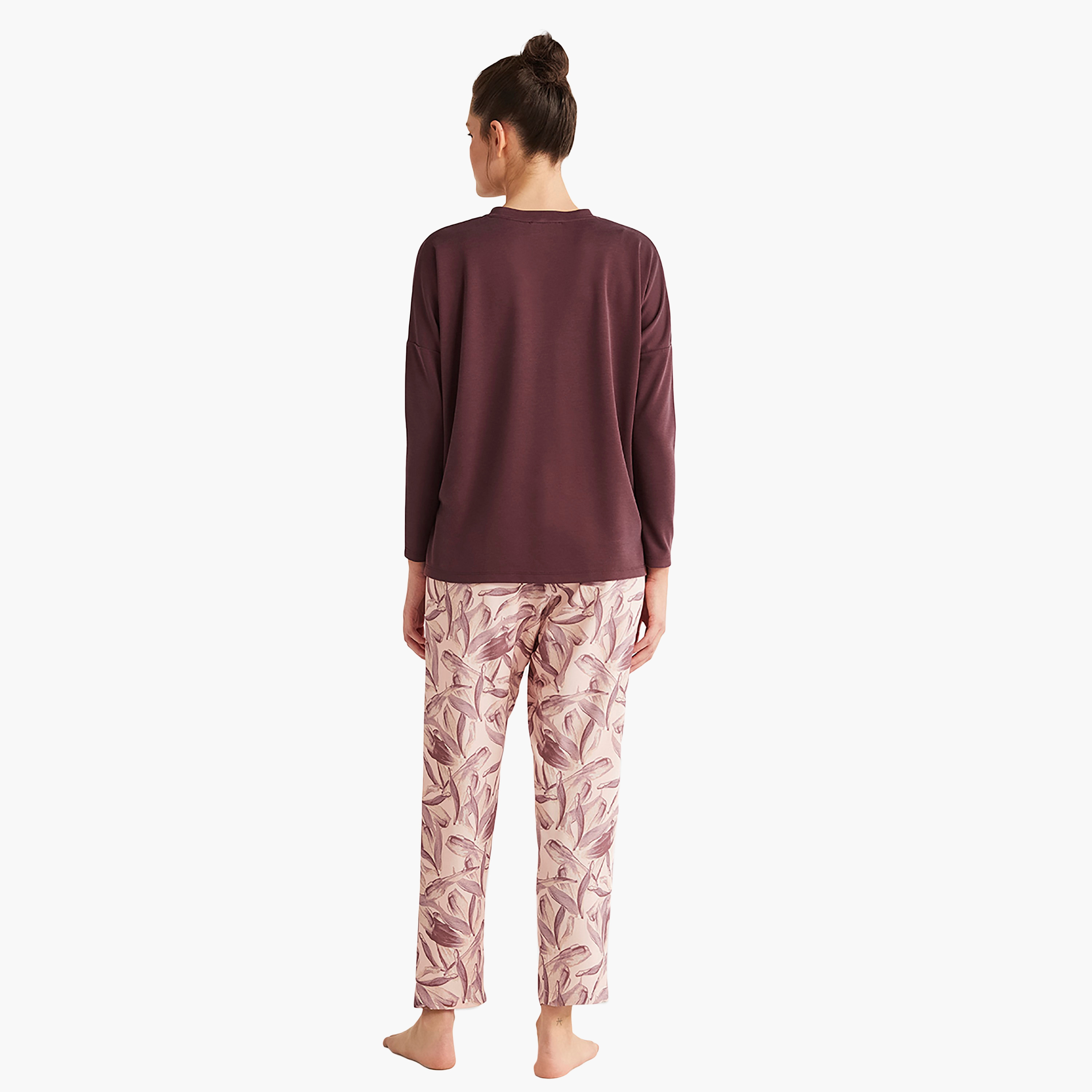 طقم بيجامة مع تي شيرت بفتحة رقبة V وقميص بيجامة نسائي من كاثرينز-women-clothing-nightwear-pyjamas-longsets-image-4