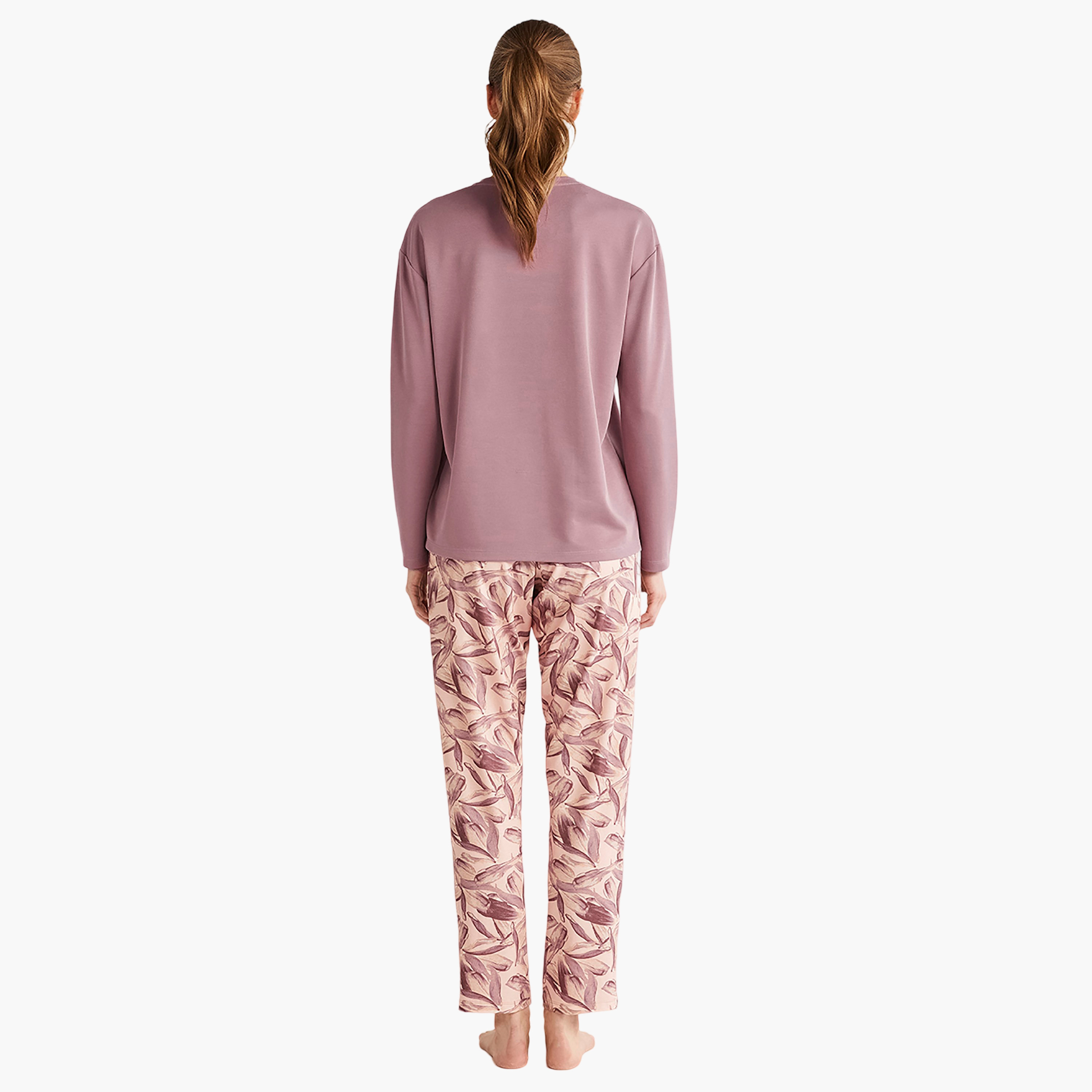 طقم بيجامة مع تي شيرت بياقة دائرية مزخرف بالزهور وبيجامة نسائية من كاثرينز-women-clothing-nightwear-pyjamas-longsets-image-4