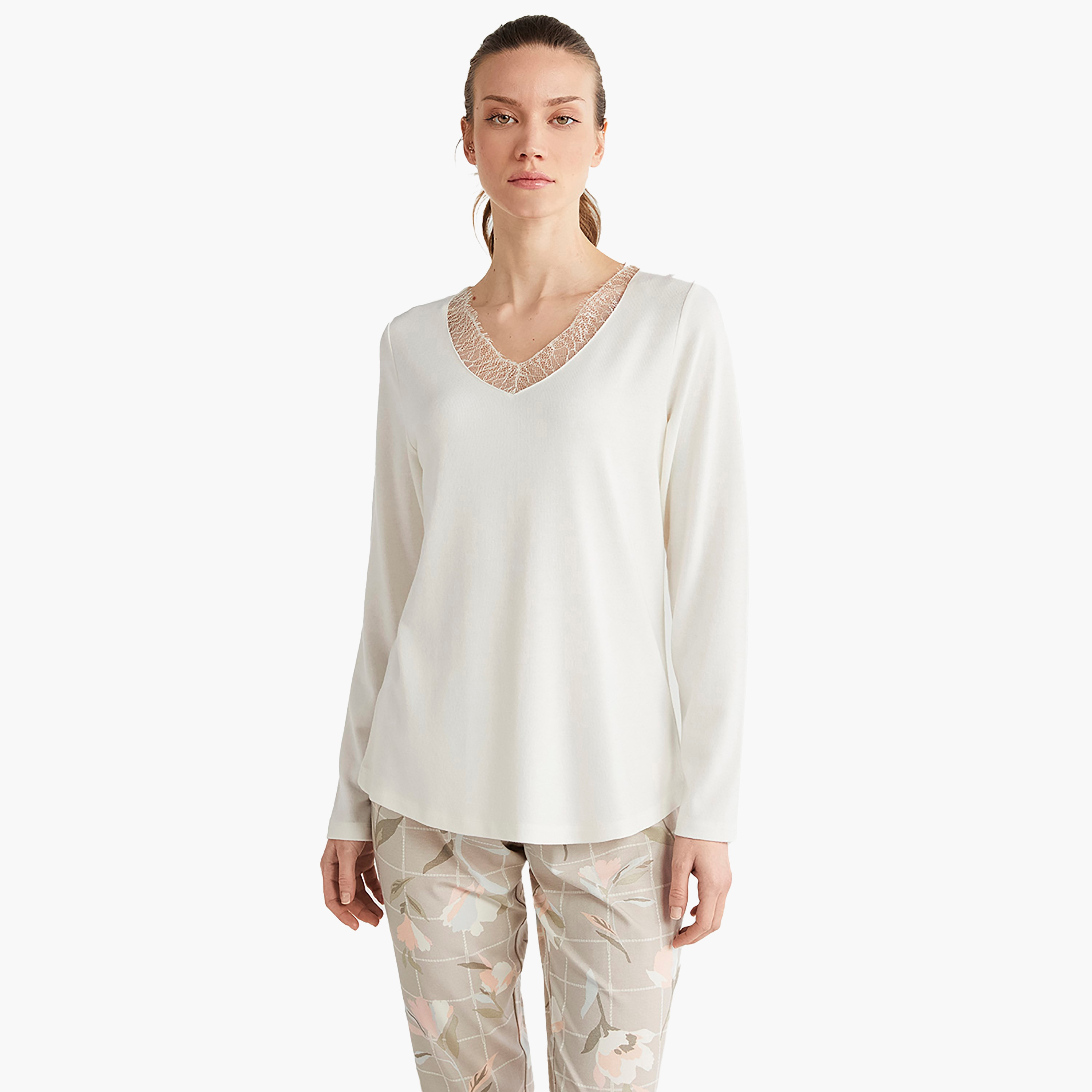 طقم بيجامة مع تي شيرت بفتحة رقبة V وتفاصيل من الدانتيل وقميص بيجامة نسائي من كاثرينز-women-clothing-nightwear-pyjamas-longsets-image-3