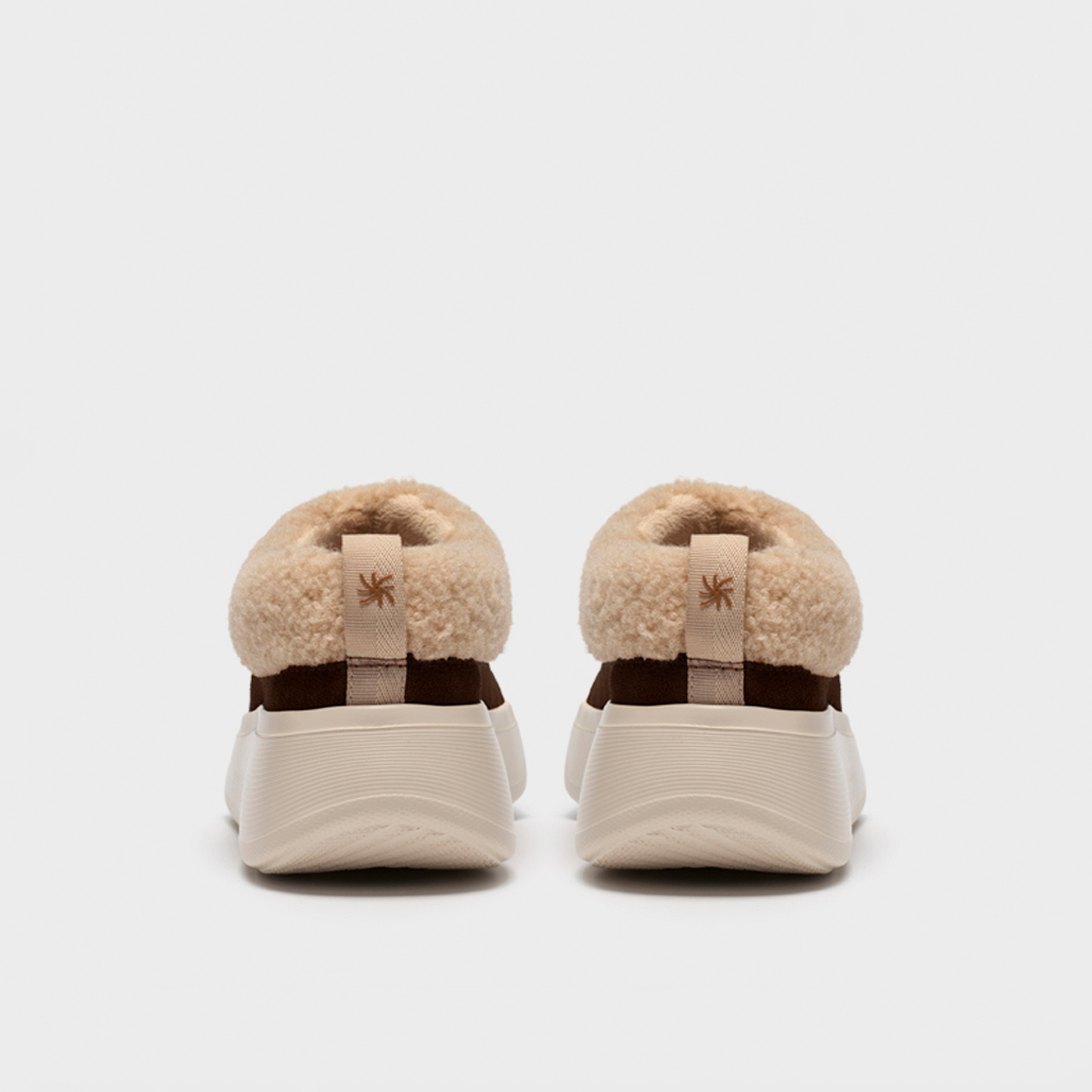 كلاركس - حذاء رياضي نسائي جلد مدبوغ سهل الارتداء كاحل منخفض | 26328503-women-shoes-sneakers-image-3