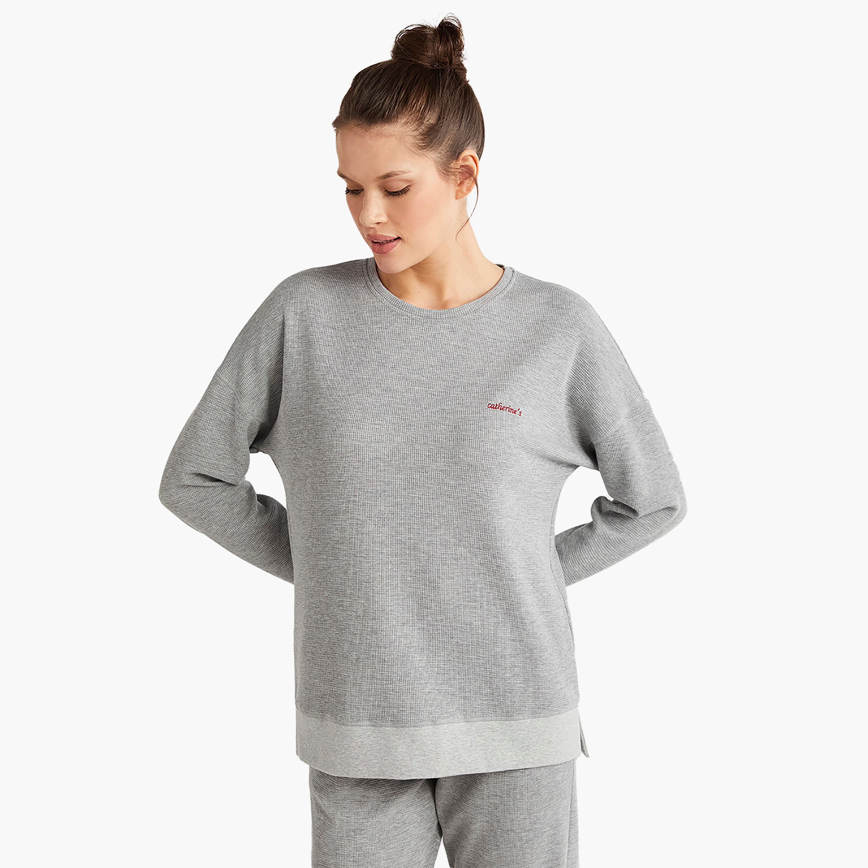 طقم بيجامة مع تي شيرت برقبة دائرية منقوش وبيجامة نسائية من كاثرينز-women-clothing-nightwear-pyjamas-longsets-image-2