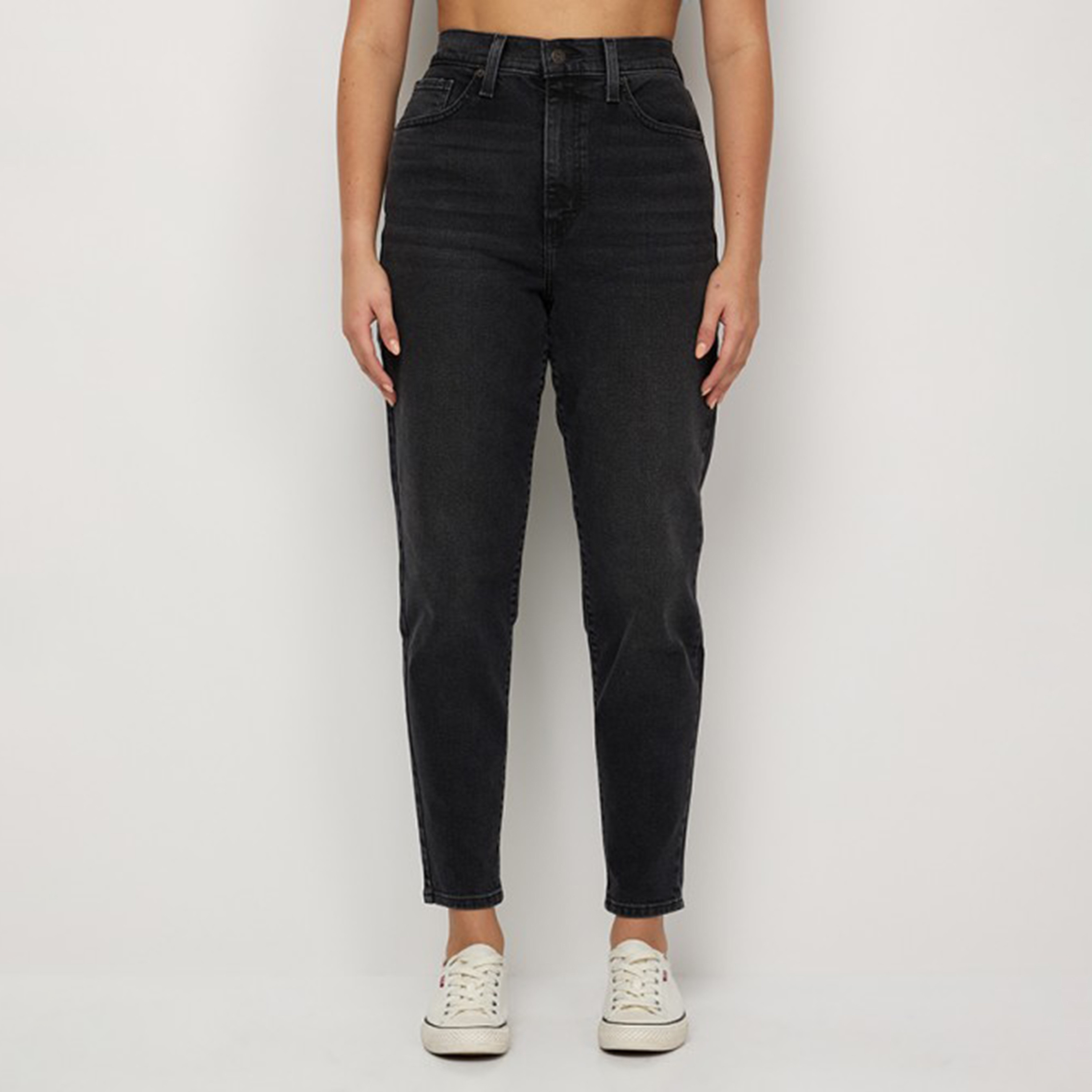 بنطال جينز من ليفايز بلون اسود ذو موم فت وجيب مرتفع الارتفاع-women-clothing-bottoms-jeans-image-1