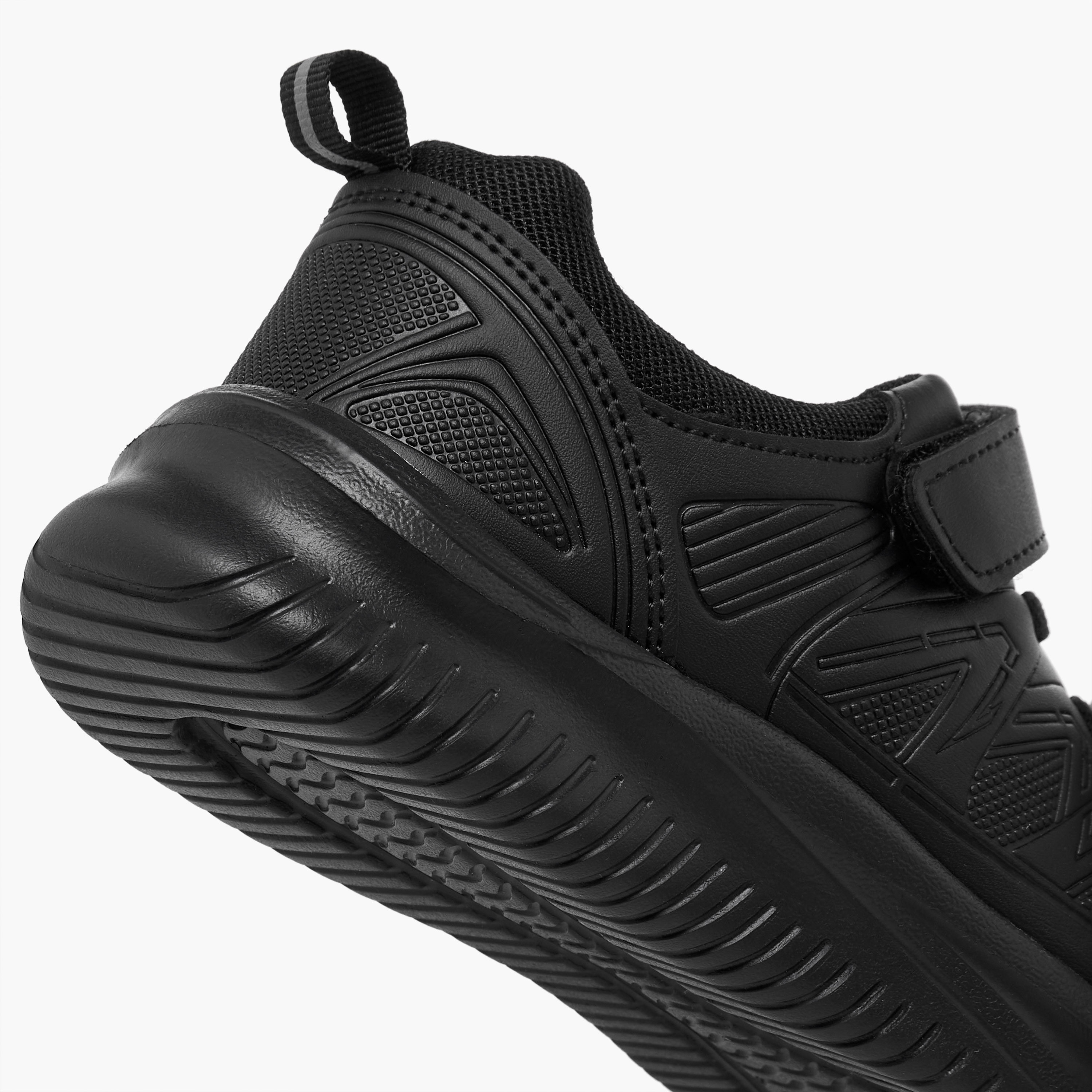 حذاء مدرسي بشريط إغلاق للأطفال من أل بي أل من شو إكسبريس-boys-shoes-schoolshoes-image-8